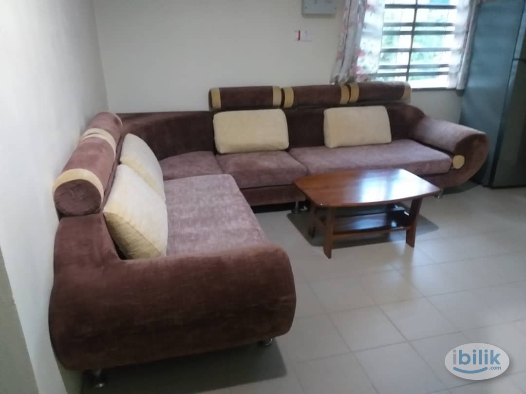 Spacious room with attached Bathroom near HUSM Kota Bharu - Image 3