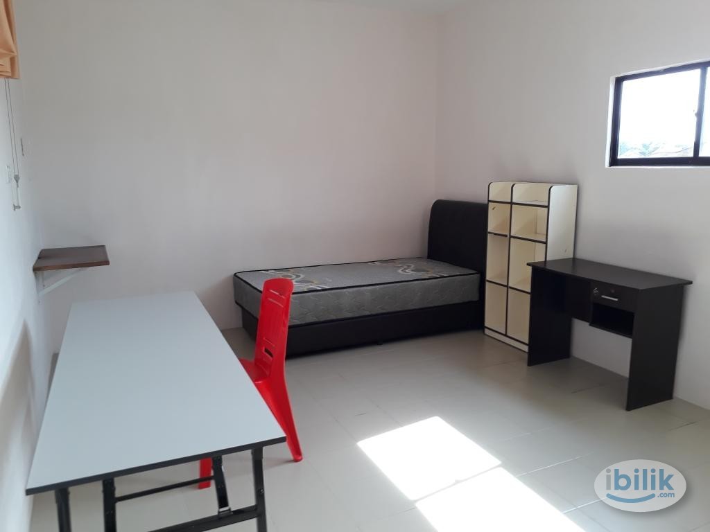 Spacious room with attached Bathroom near HUSM Kota Bharu - Image 1