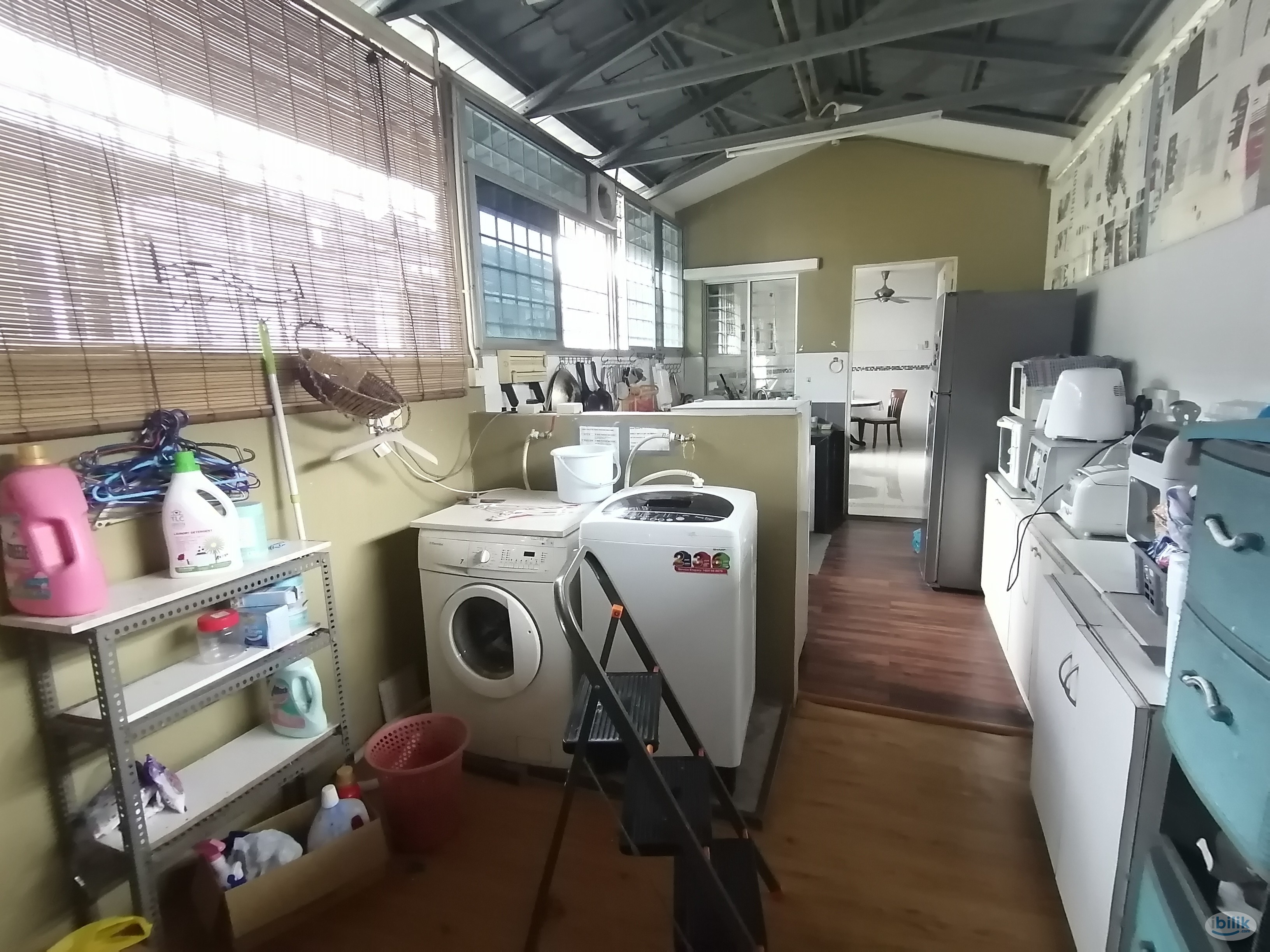Spacious Room with FREE Carpark - Image 4
