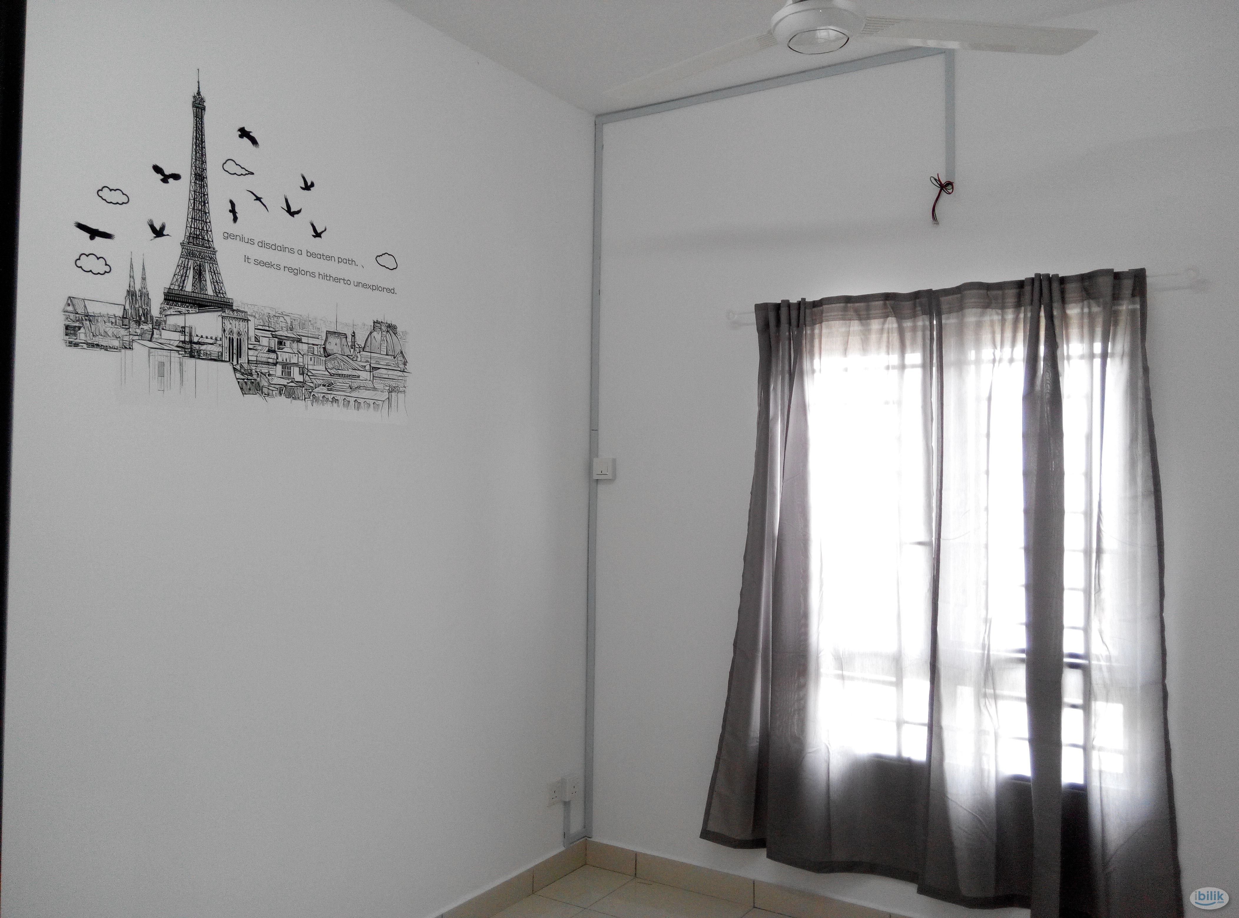 Middle Room at Kajang, Selangor - Image 1