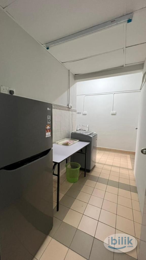 Single Room at Lagoon View, Bandar Sunway - Image 1
