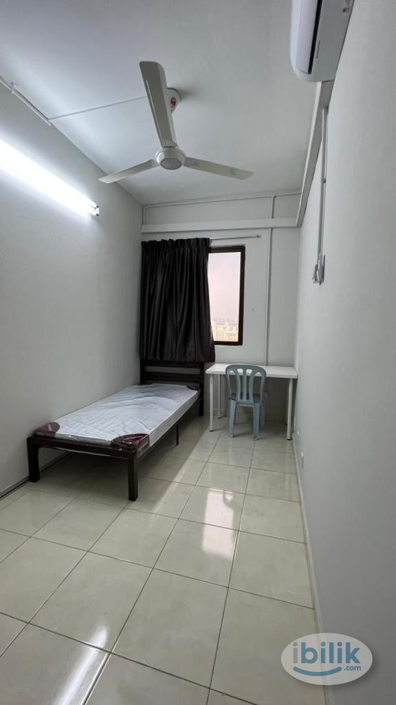 Single Room at Lagoon View, Bandar Sunway - Image 2