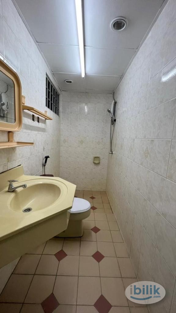 Single Room at Lagoon View, Bandar Sunway - Image 4
