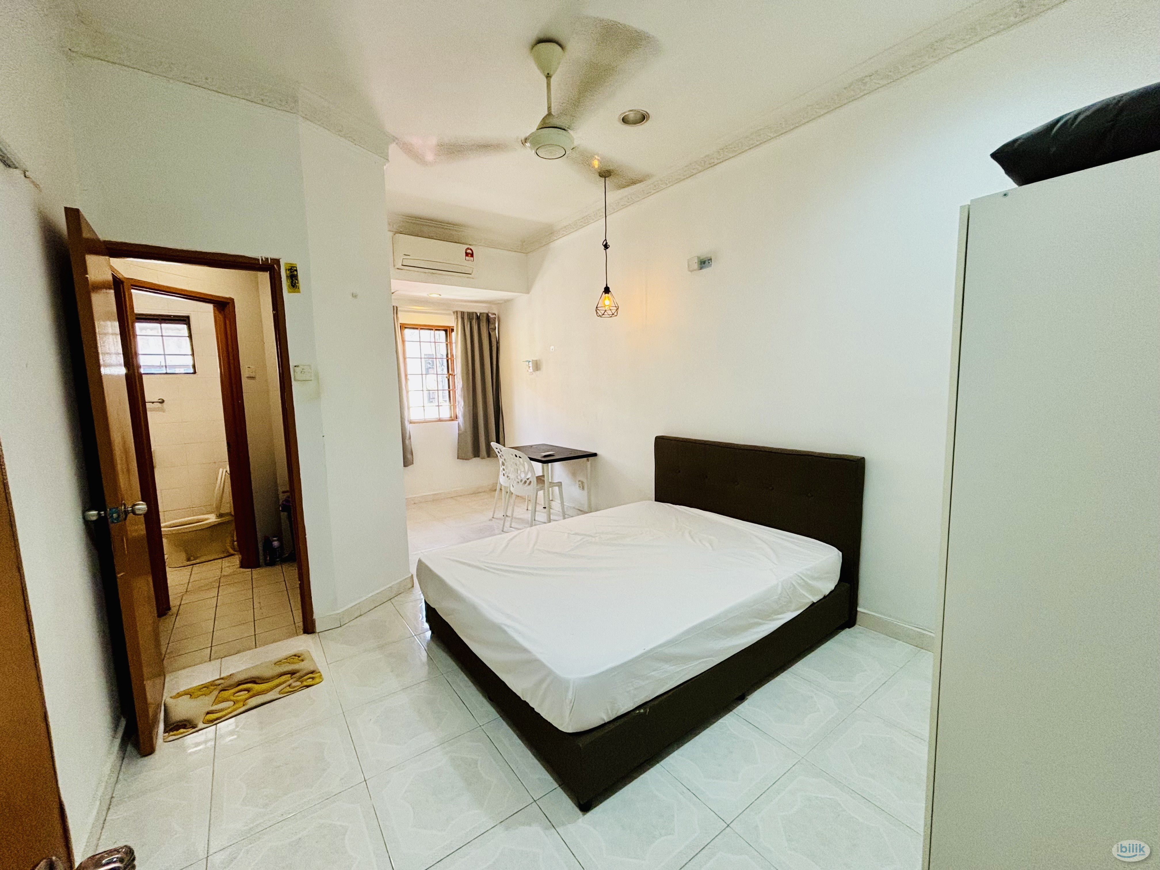 Middle Room For Rent at Bandar Utama, Petaling Jaya - Image 1