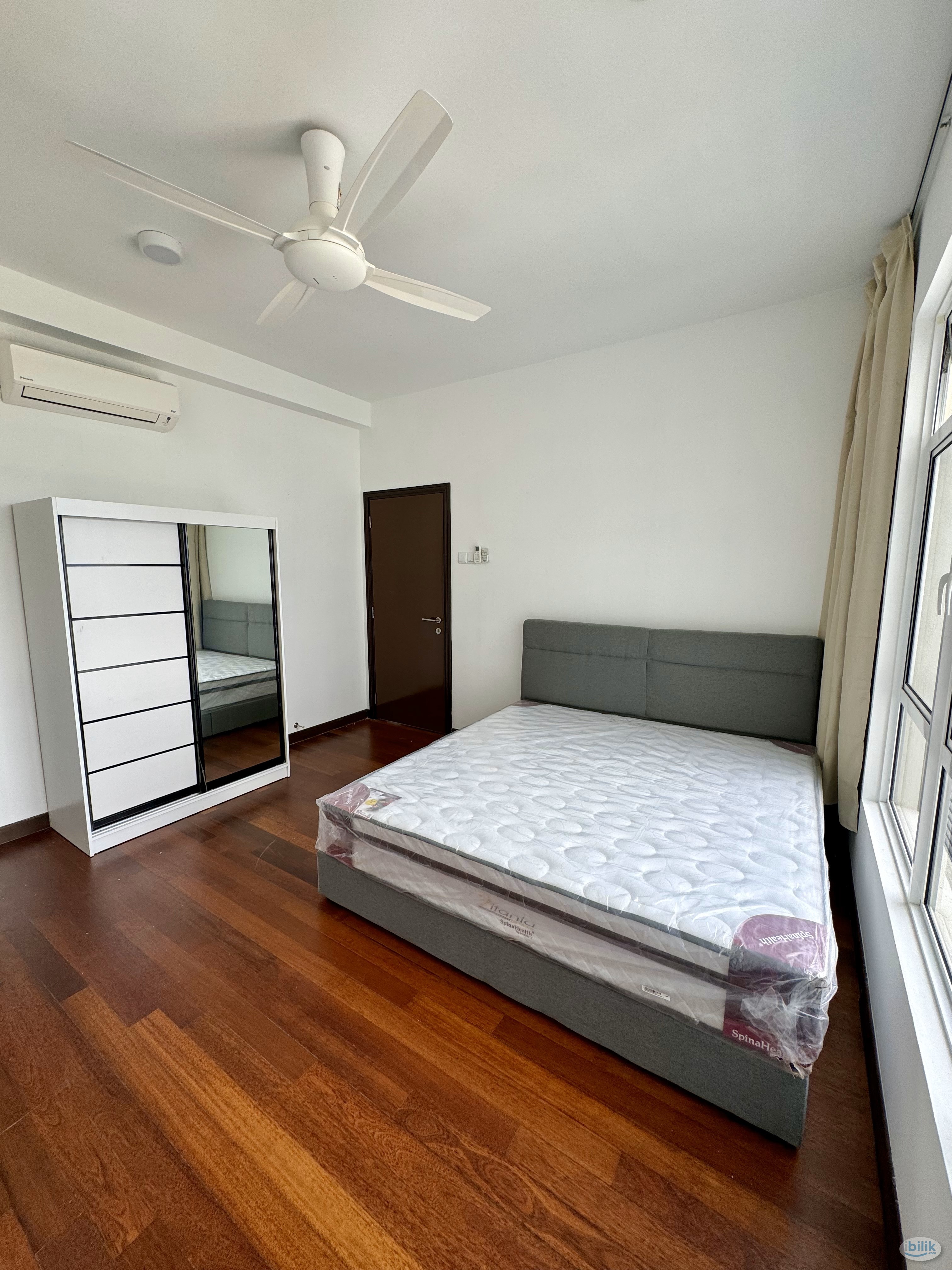 FEMALE - MASTER ROOM AT PARAISO RESIDENCE - Image 1