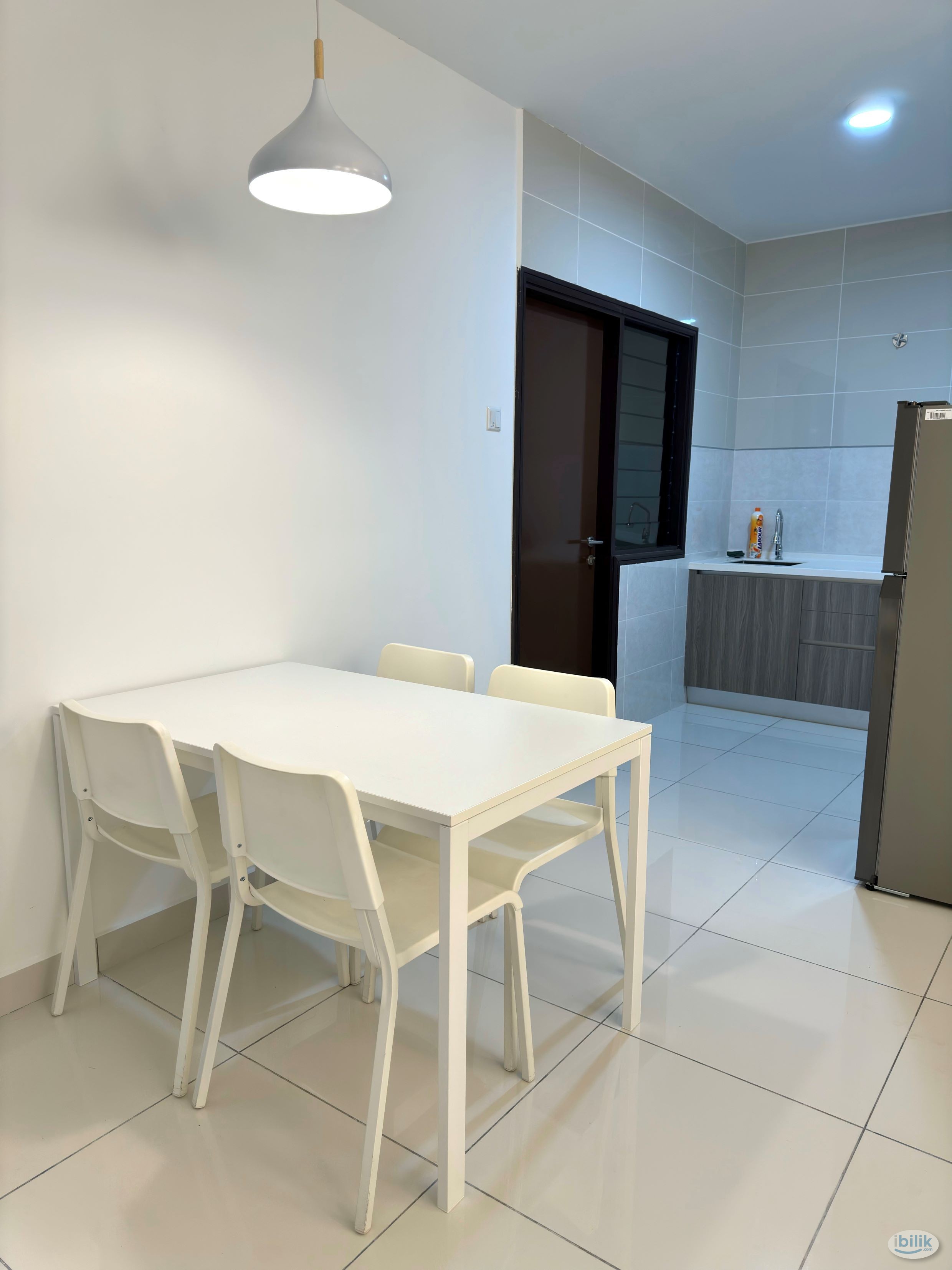 FEMALE - MASTER ROOM AT PARAISO RESIDENCE - Image 4