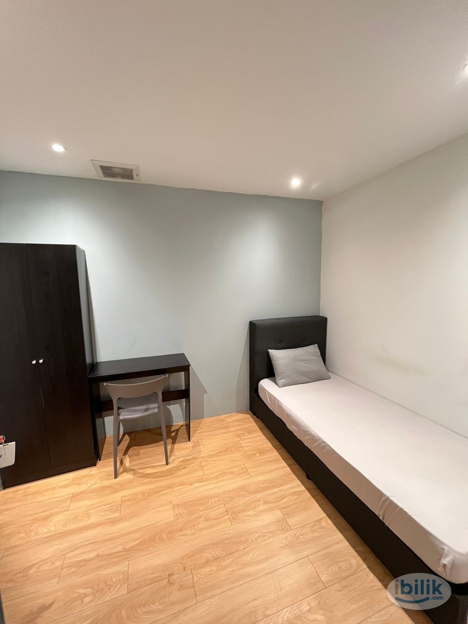 🚶‍♂️ 3 min walk to Mentari BRT station with NO DEPOSIT!! 🏨 Room Rent in Q Inn Hotel @ Subang Jaya 🌟 - Image 1