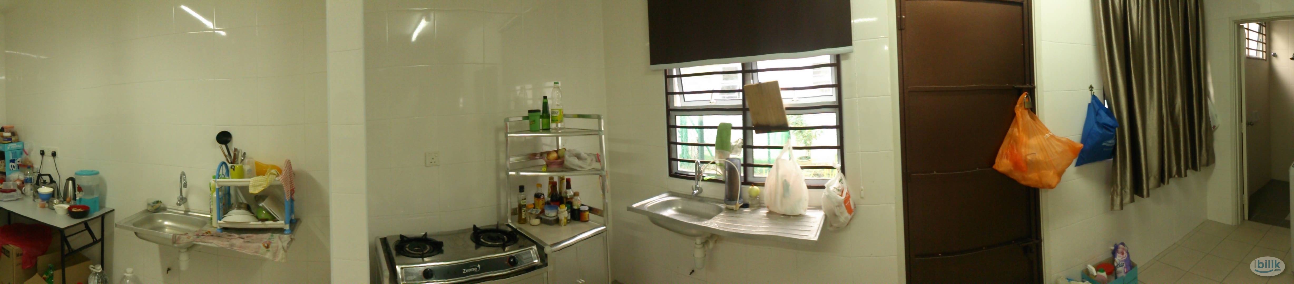 DEC2025 Available Private bathroom, medium room at Gated Guarded housing residential Kota Kemuning, Shah Alam - Image 1