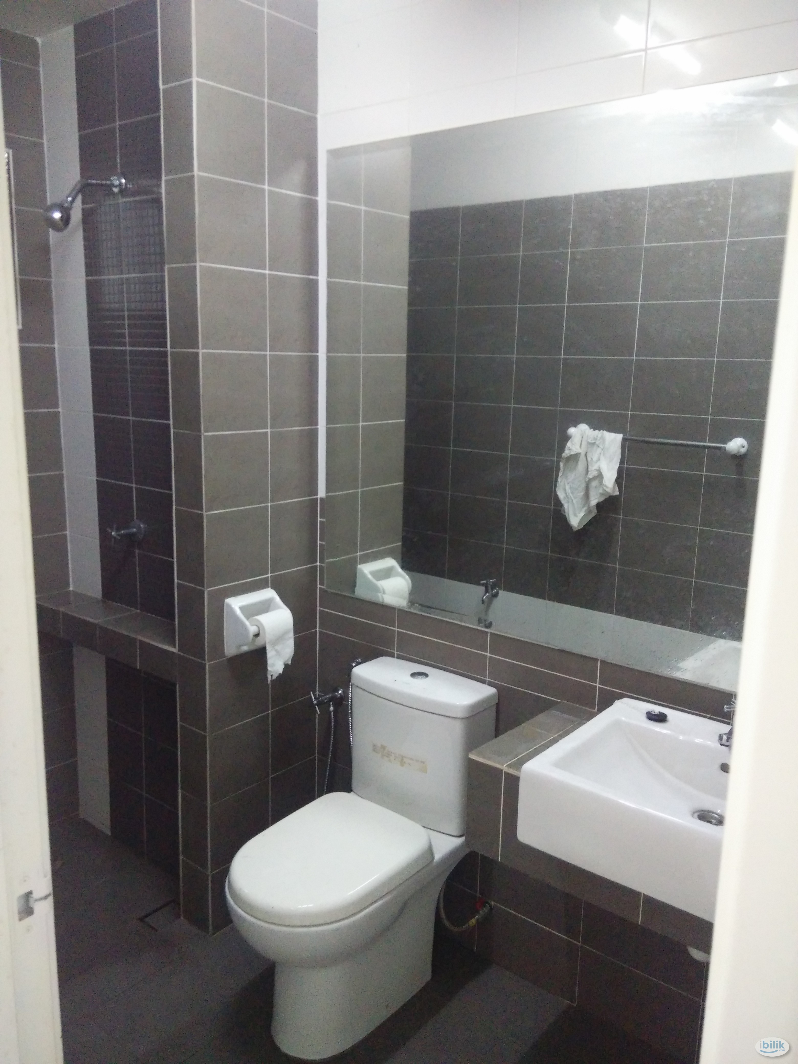 DEC2025 Available Private bathroom, medium room at Gated Guarded housing residential Kota Kemuning, Shah Alam - Image 2