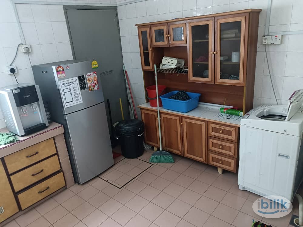 Middle Room at PJS 10, Bandar Sunway - Image 4