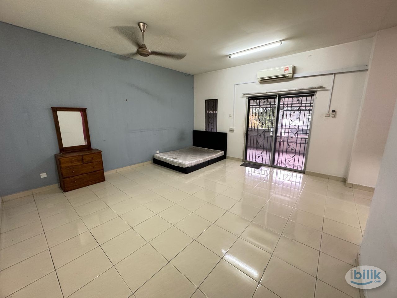 Master Room wiith Balcony and Private Bathroom at Kota Damansara, Petaling Jaya🏠Nearby Segi University, Dataran Sunway,  - Image 1