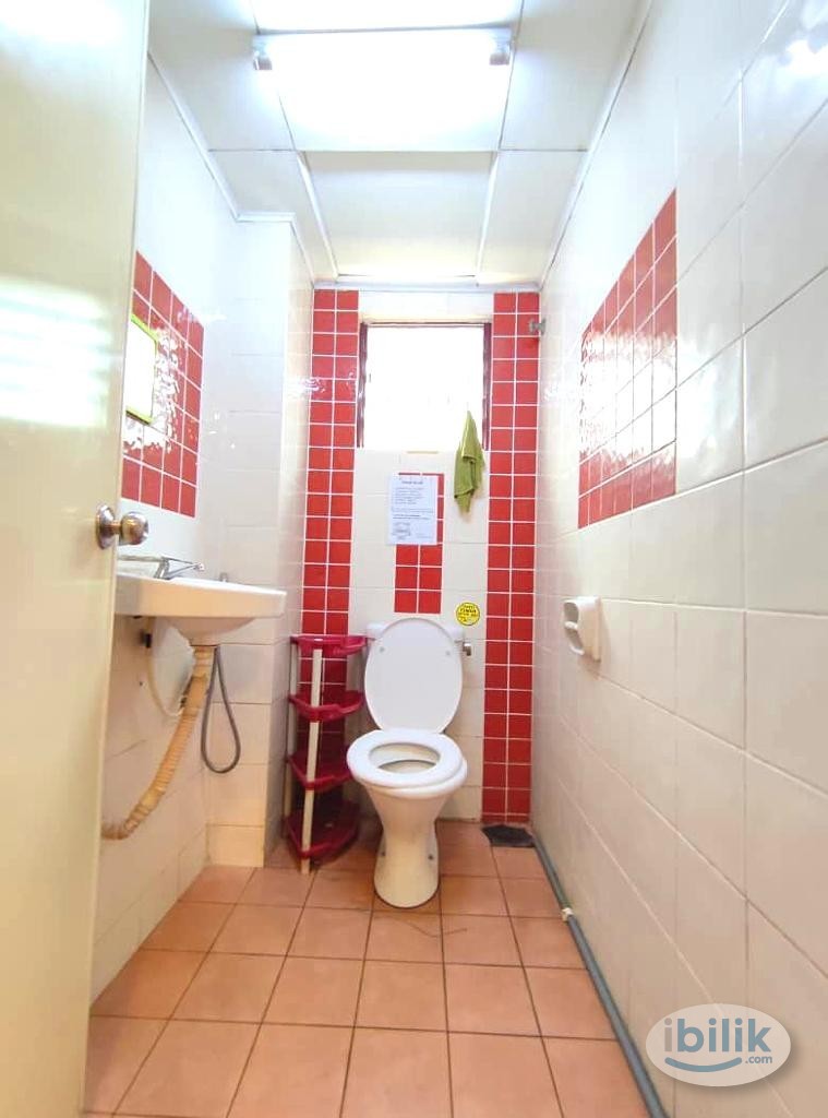 Middle Room with Aircond at Mutiara Damansara, Petaling Jaya🏢Nearby IKEA Damansara, The Curve, IPC, Surian Tower - Image 3