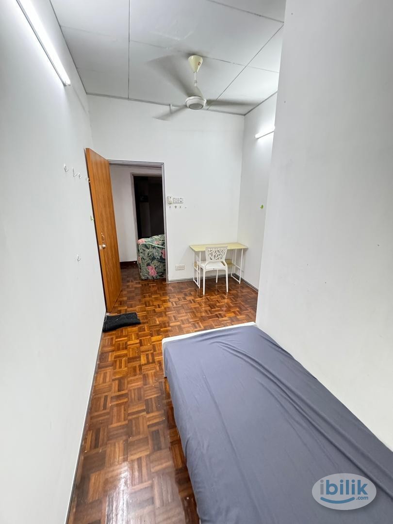 Single Room with Fan and Windows at BU 11 , Petaling Jaya 🏡Nearby Bandar Utama Center Point, One Utama - Image 2