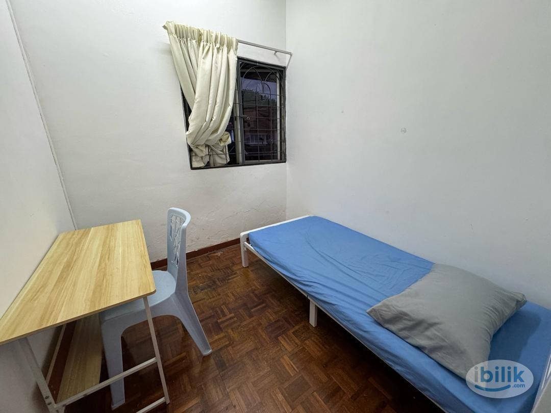 Single Room with Fan 🎡 and Windows at BU 10 , Petaling Jaya - Image 2
