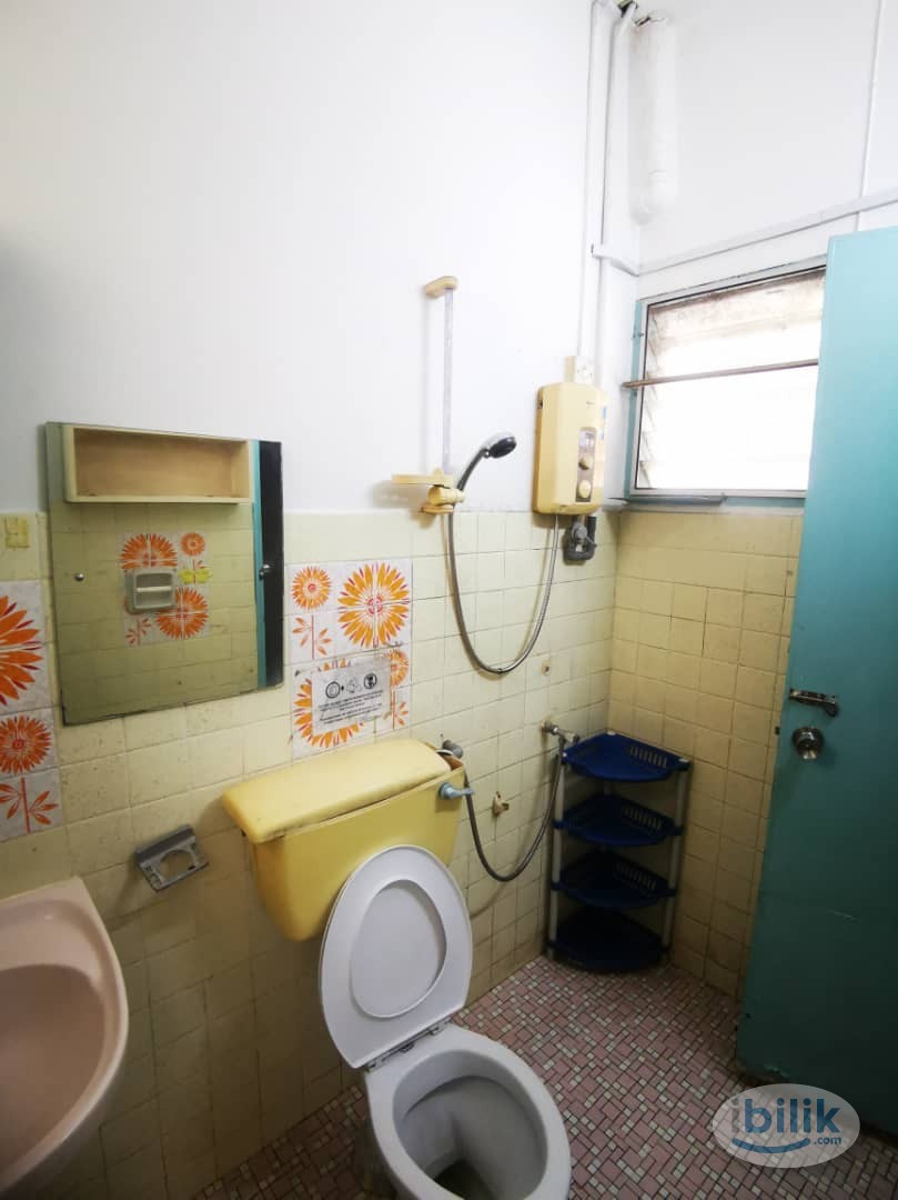 Walk to LRT Taman Bahagia🚶 Single Room with Aircond for rent at SS1, Petaling Jaya - Image 4