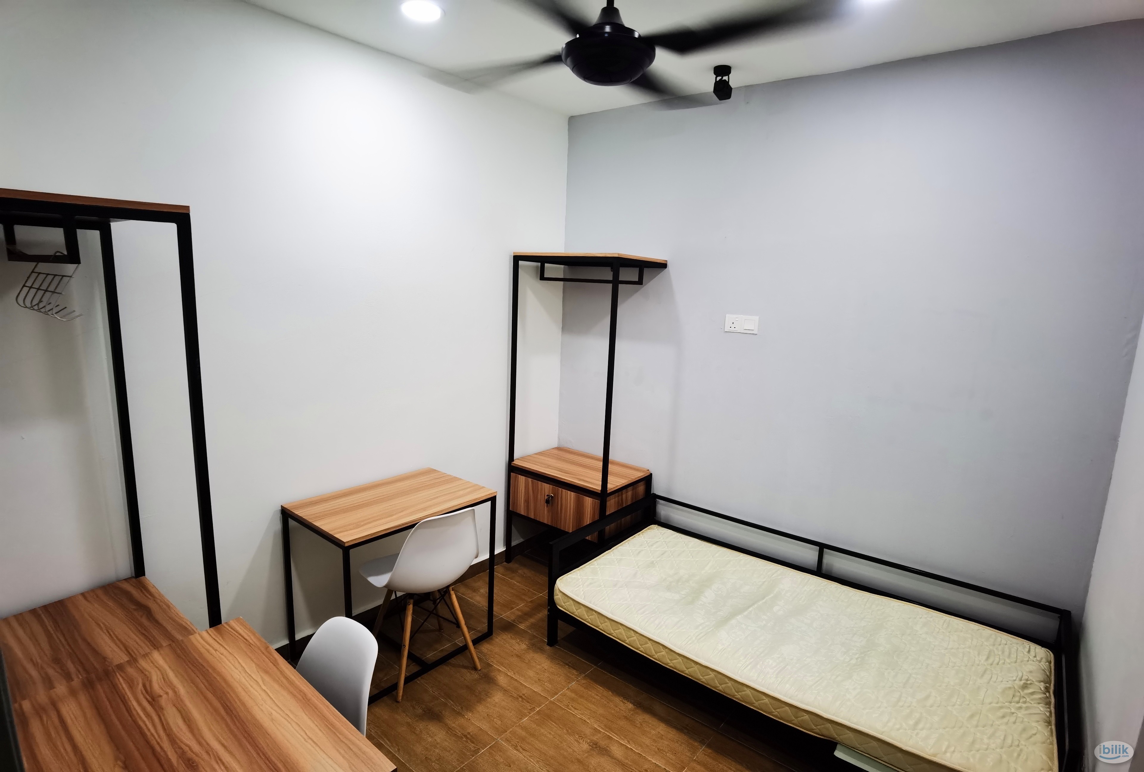 Middle Room at Taman Bunga Raya, Setapak - Image 4