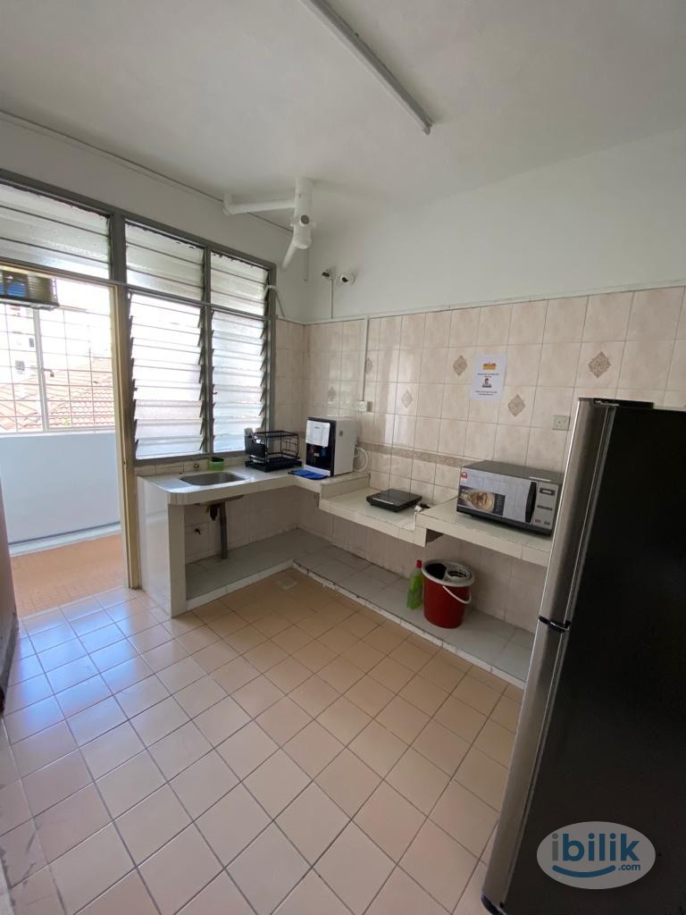 [Female Only / Low deposit] Middle Room at Goodyear Court 10a, USJ 14 - Walking distance to LRT Wawasan - Image 3