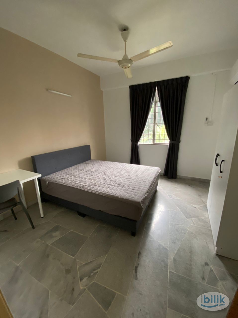 [Female Only / Low deposit] Middle Room at Goodyear Court 10a, USJ 14 - Walking distance to LRT Wawasan - Image 1