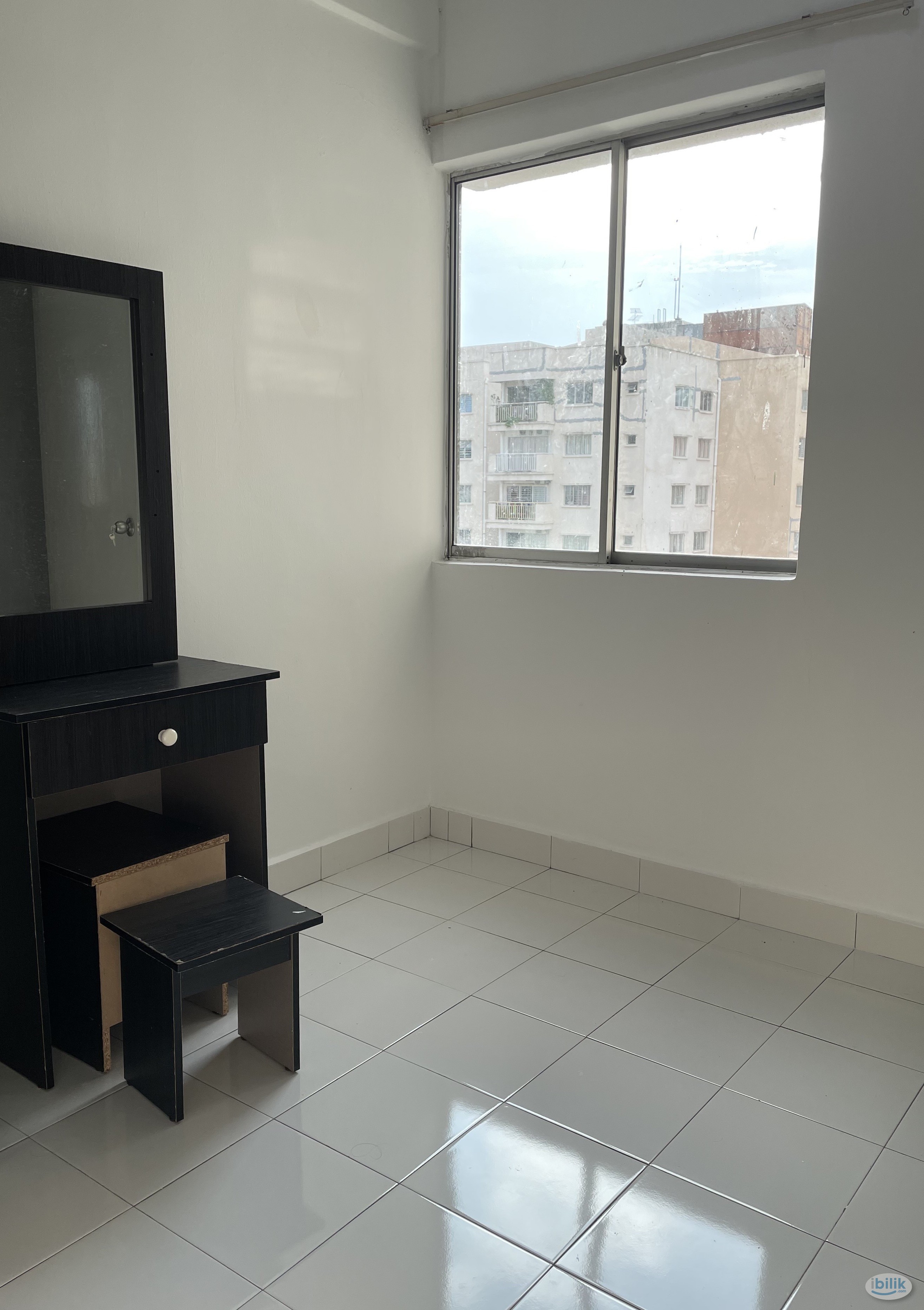 middle small Room at Puncak Seri Kelana, Ara Damansara (Block 5[near guard house]) - Image 2