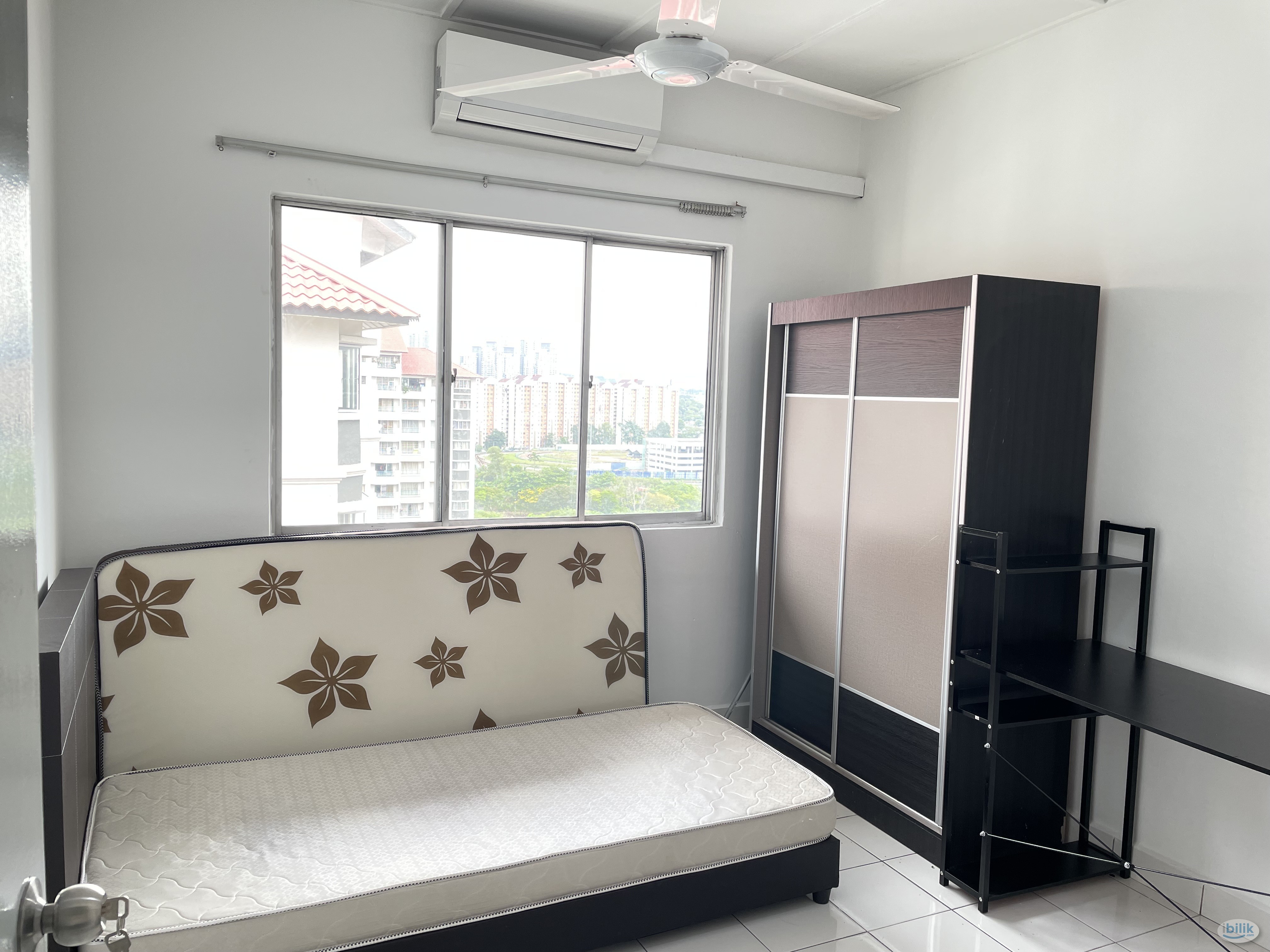 Middle Room at Puncak Seri Kelana, Ara Damansara (opposite Aegis/Startek) - Image 1