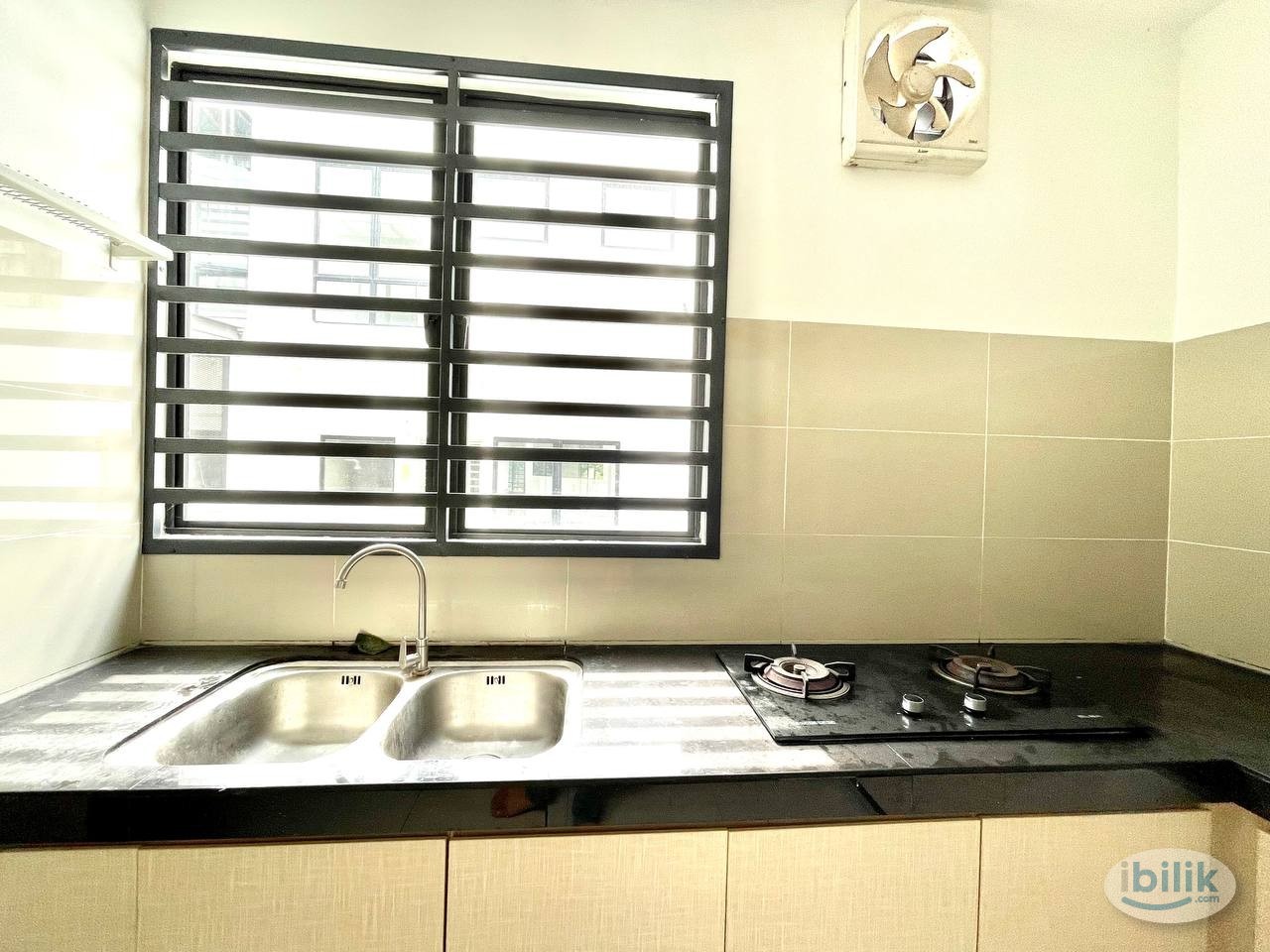 [ SURIAMAN 2, BANDAR SRI SENDAYAN, SEREMBAN ]   SINGLE ROOM 🛌🏻 Single / Queen Bed, Wardrobe       MEDIUM ROOM - Image 2