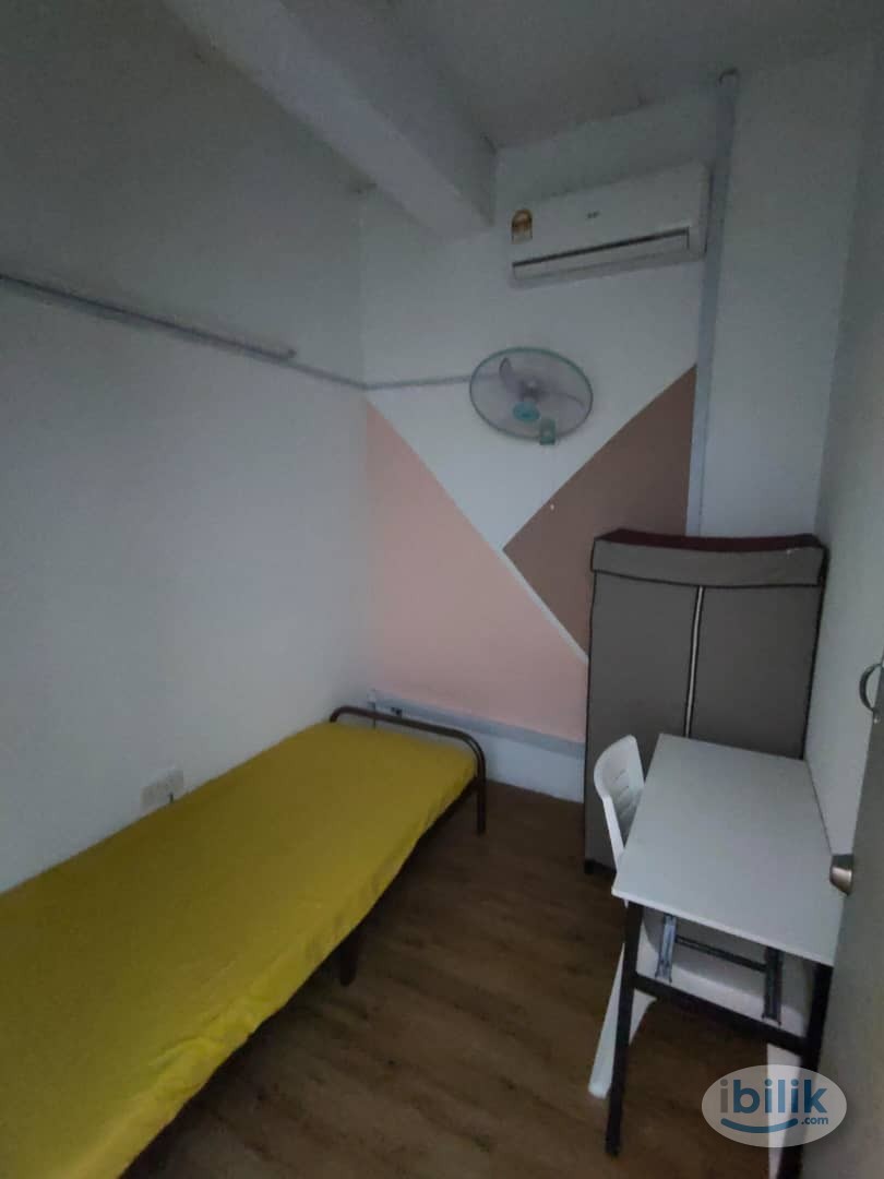 Medium Room for Rent attach with Air-Cond ❄️ at TTDI - Image 1