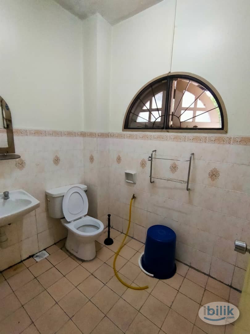 Medium Room for Rent attach with Air-Cond ❄️ at TTDI - Image 2
