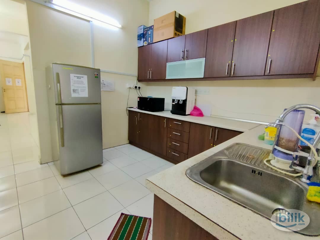 Female Unit 🌈 Room + AirCond + Free WiFi near IOI Puchong LRT 🚄 - Image 3