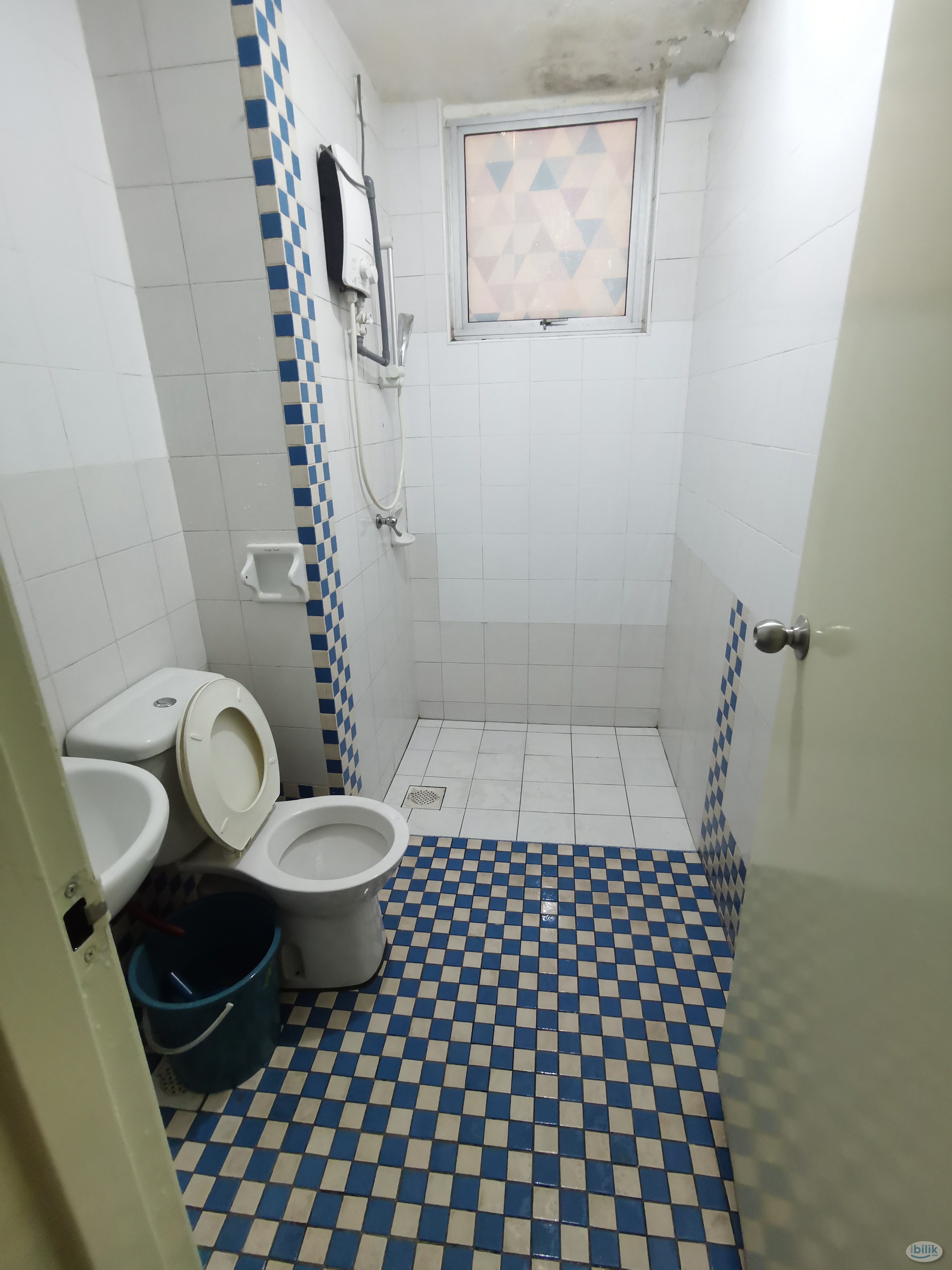 Middle Room at Damansara Perdana, Petaling Jaya - Image 2