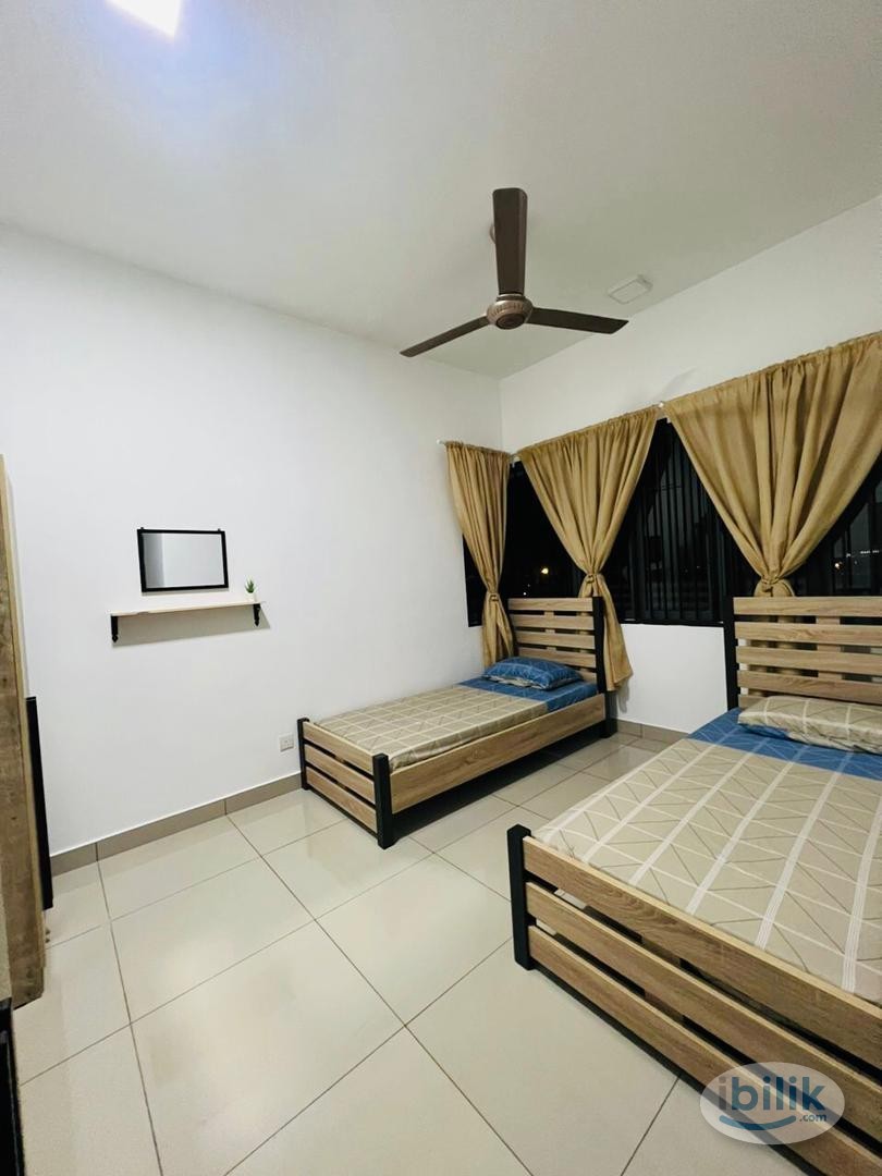 Master Room at Almyra Residences, Bandar Puteri Bangi - Image 2