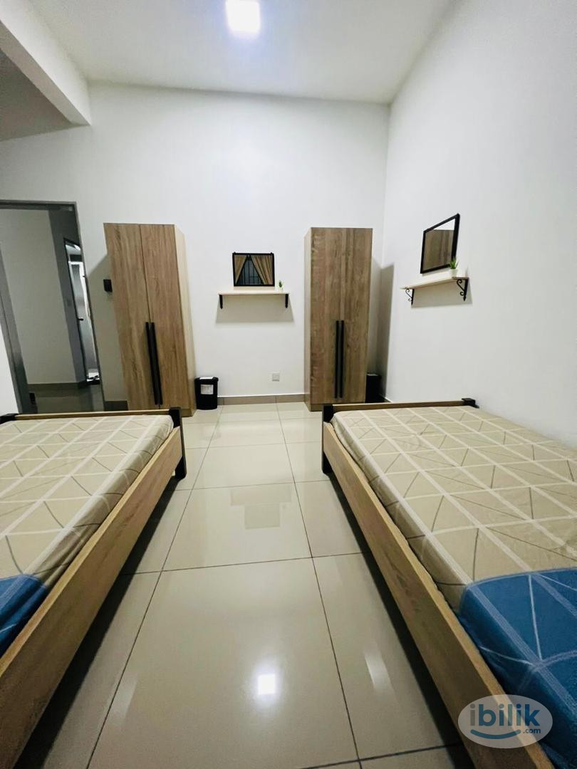 Master Room at Almyra Residences, Bandar Puteri Bangi - Image 3