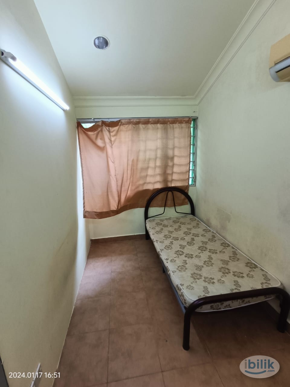 Room for Rent + Air-Cond ❄️ at Taman Seputeh near KTM Seputeh - Image 1