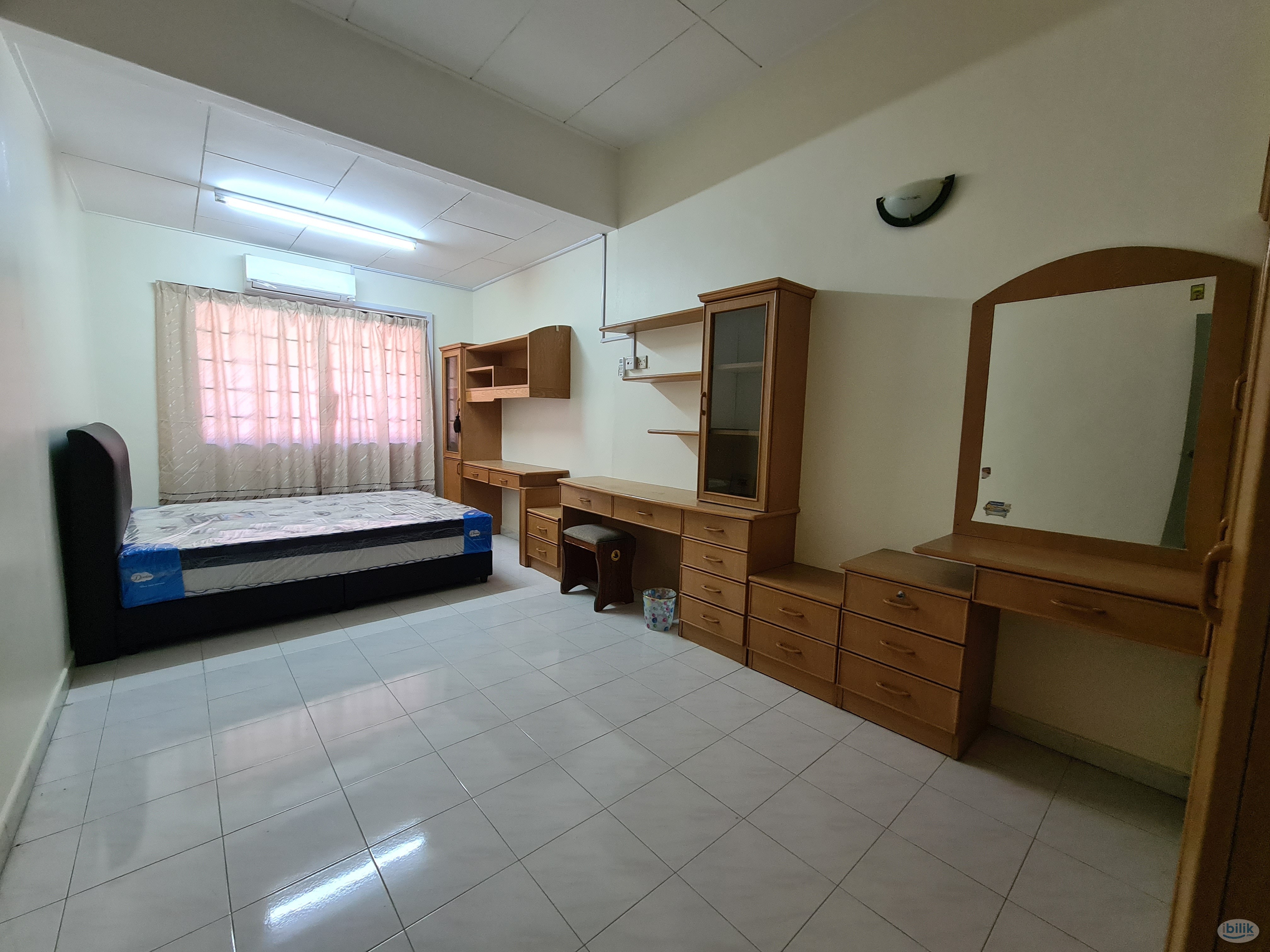 Personal Middle Room at Raja Uda, Butterworth, Penang - Image 1