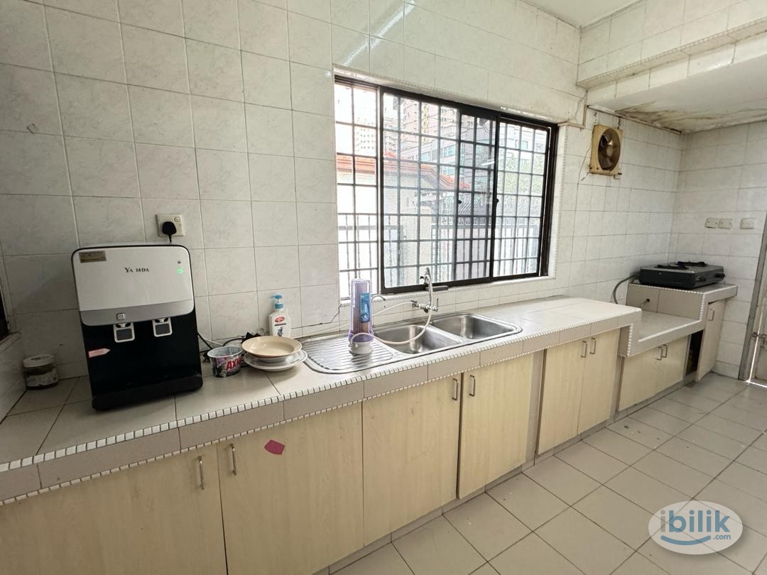 8 Mins walk to Centrepoint Bandar Utama 🏠 Single Room with Aircond at BU 1 , Petaling Jaya🏠 Nearby One Utama, KPMG Tower - Image 3