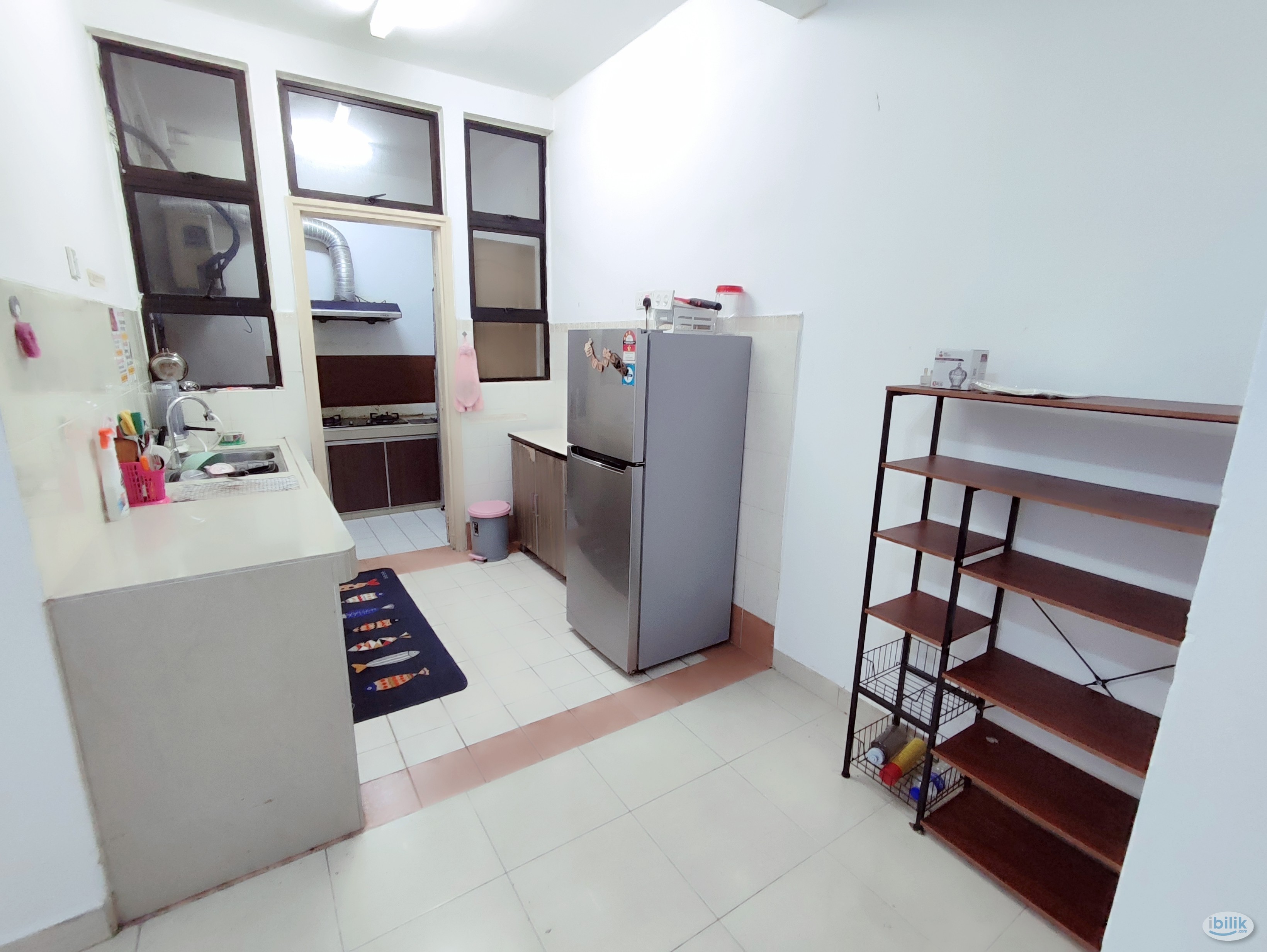 Female single room at Pelangi utama condominium - Image 1