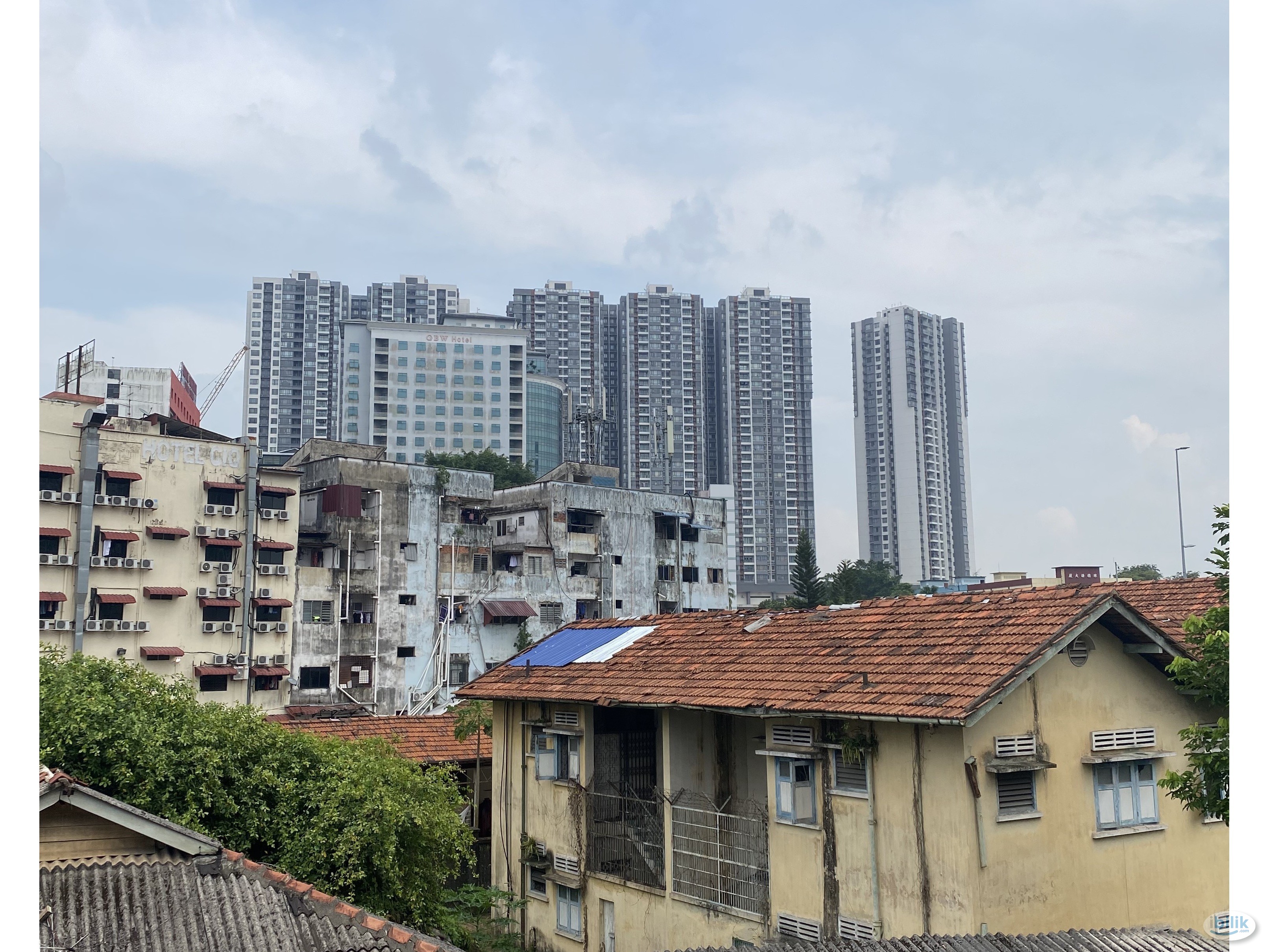🛌Middle RoomJB Custom🚶‍♂️Walking Distance To CIQ🧳Room Ready for Immediate Move In - Image 2