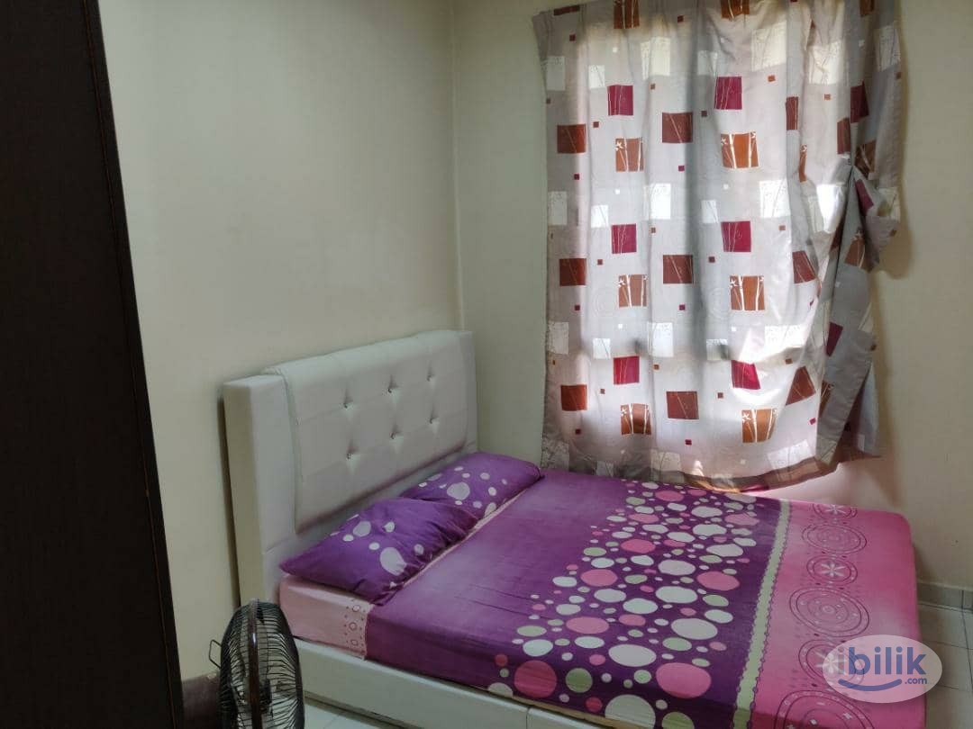 Middle Room at Putra Place, Bayan Indah - Image 1