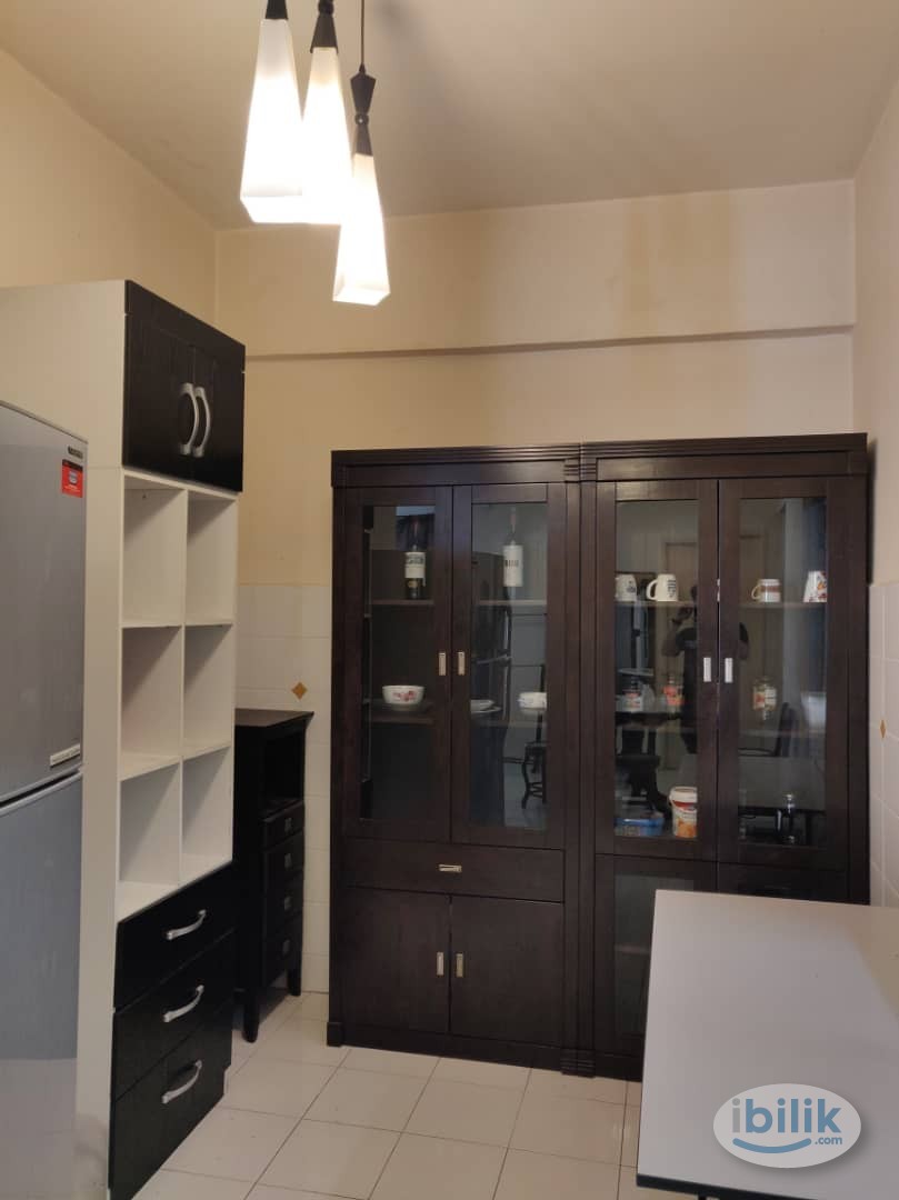 Middle Room at Putra Place, Bayan Indah - Image 3