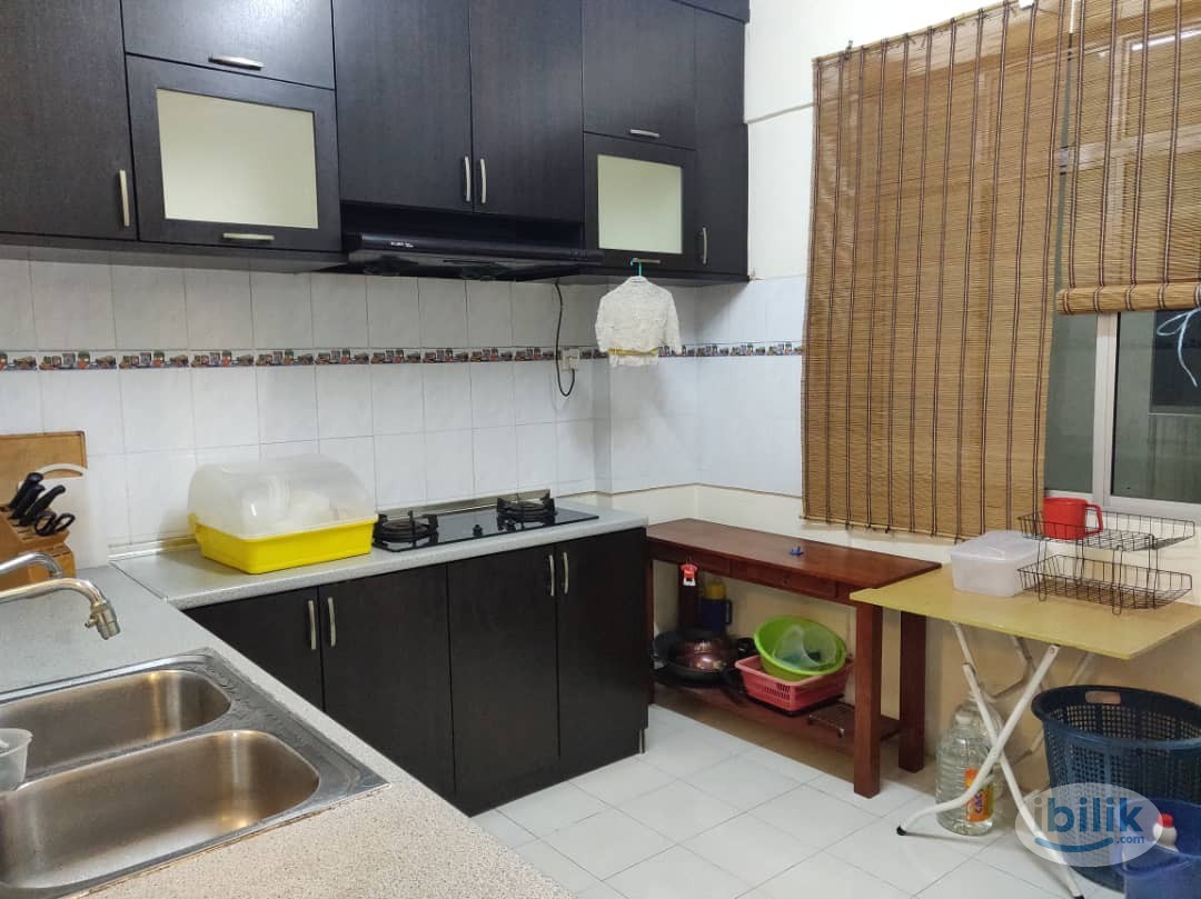 Middle Room at Putra Place, Bayan Indah - Image 2