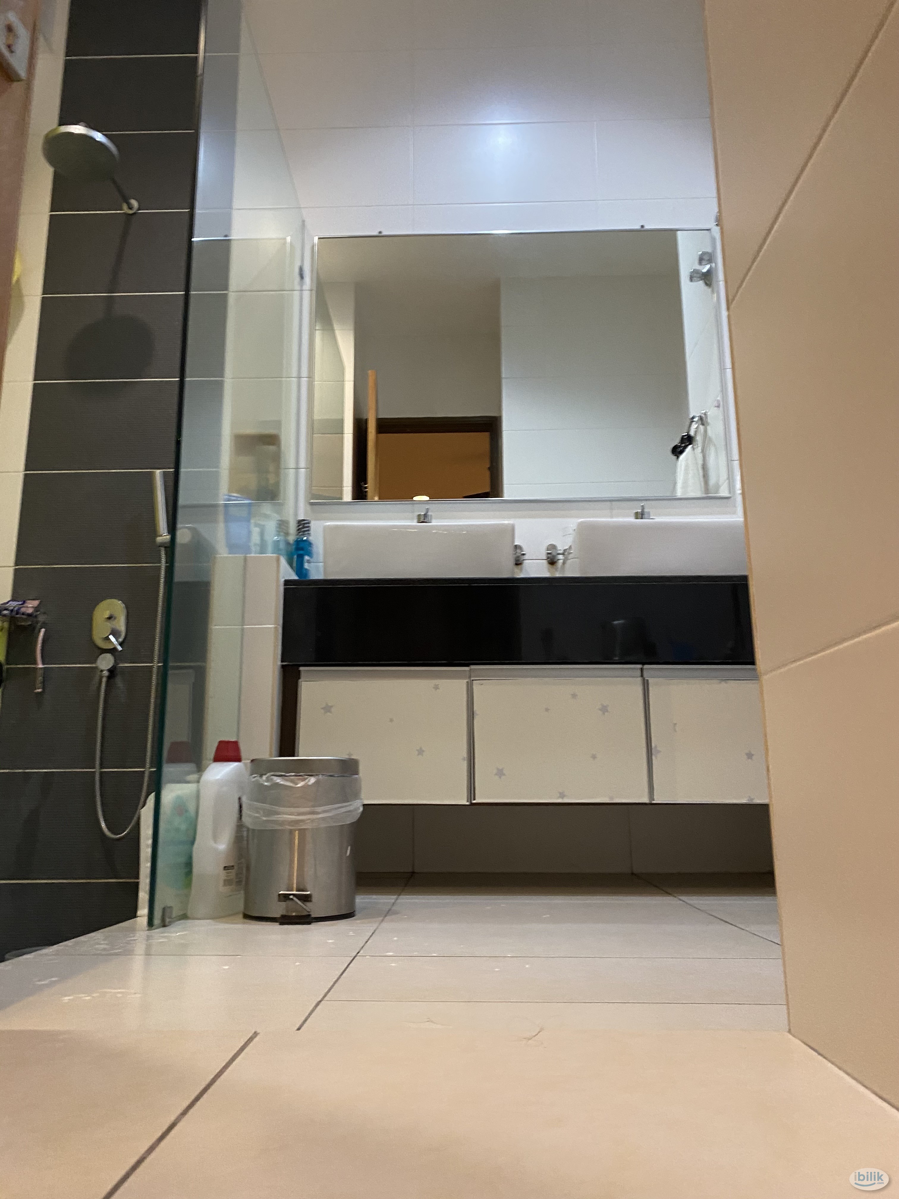 Middle Room in Damansara Atria mall - Image 4