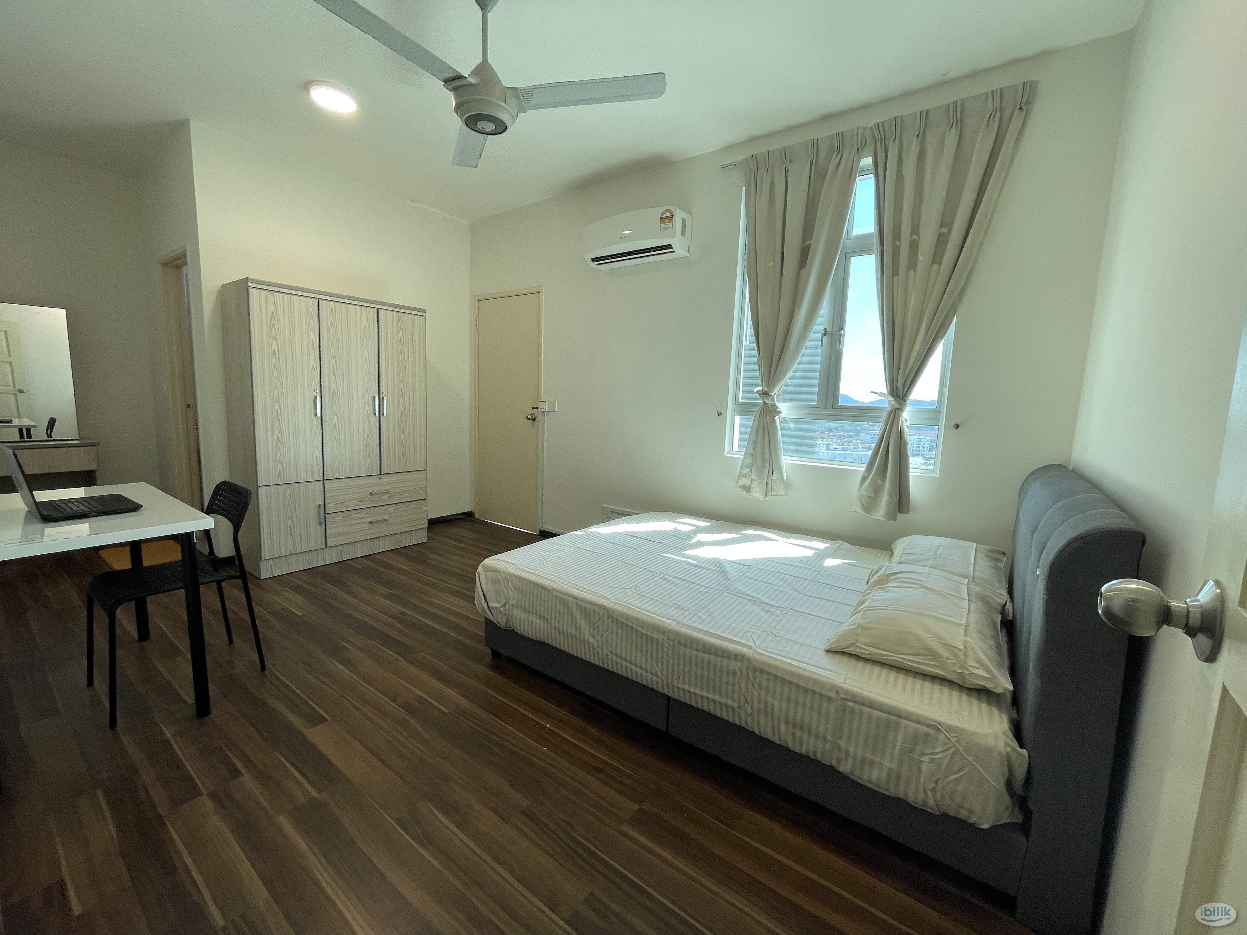 Master Room at Tunas Residensi, Bayan Baru - Image 1