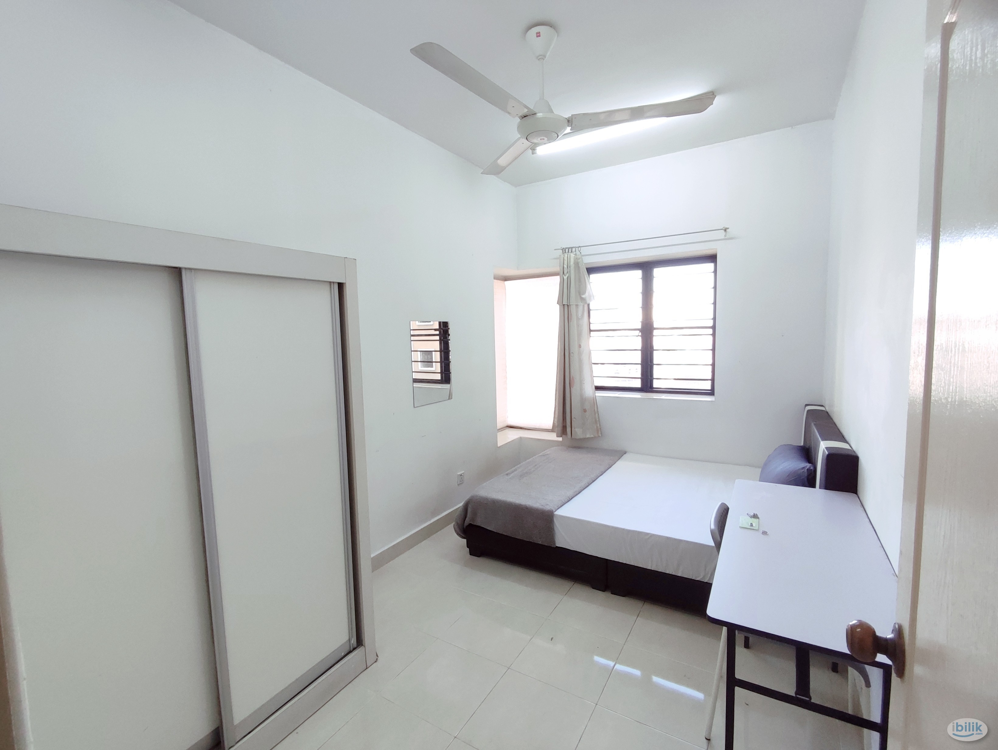 Middle Room at Pelangi Utama, Bandar Utama - Image 1