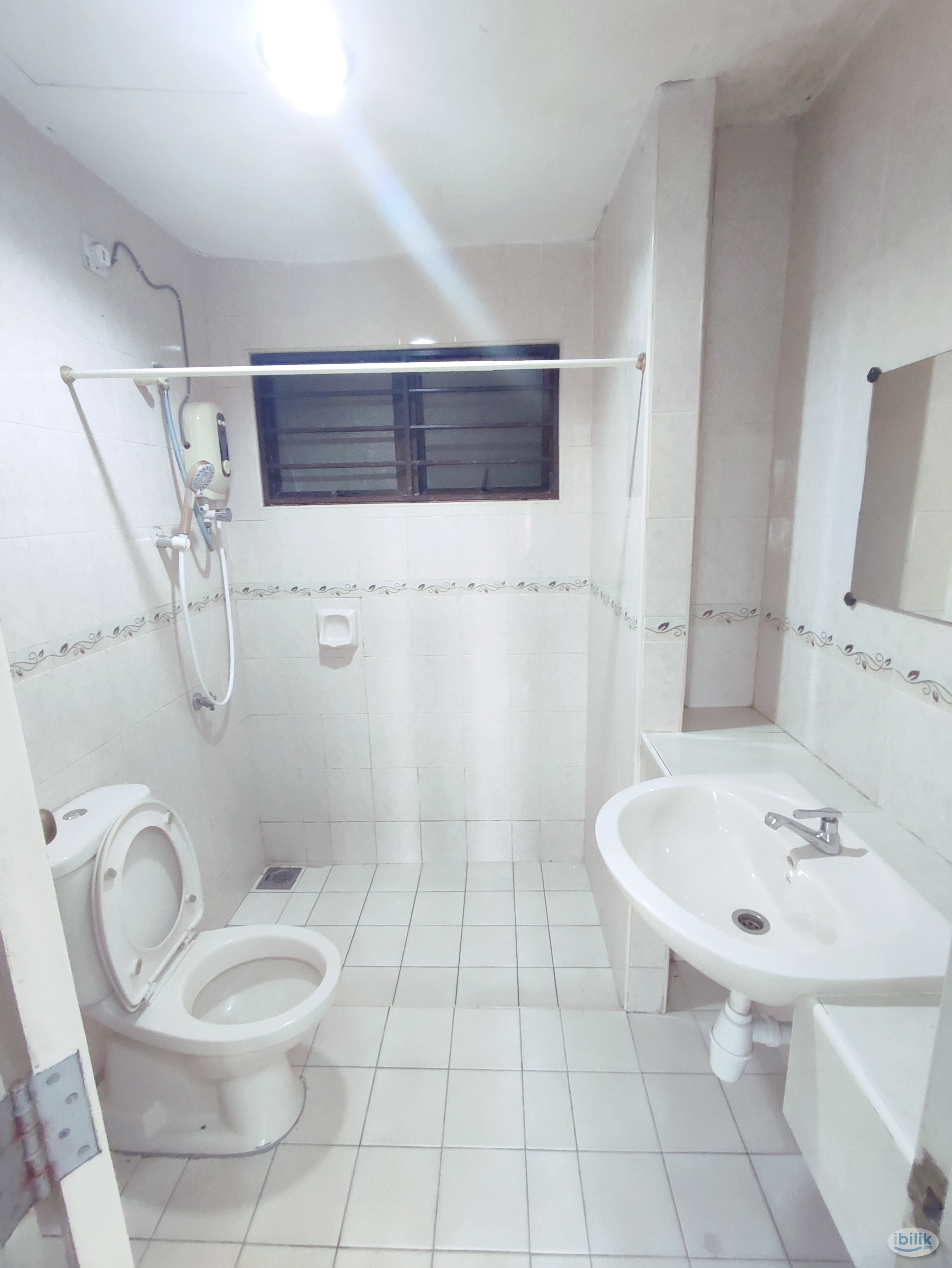 Middle Room at Pelangi Utama, Bandar Utama - Image 2