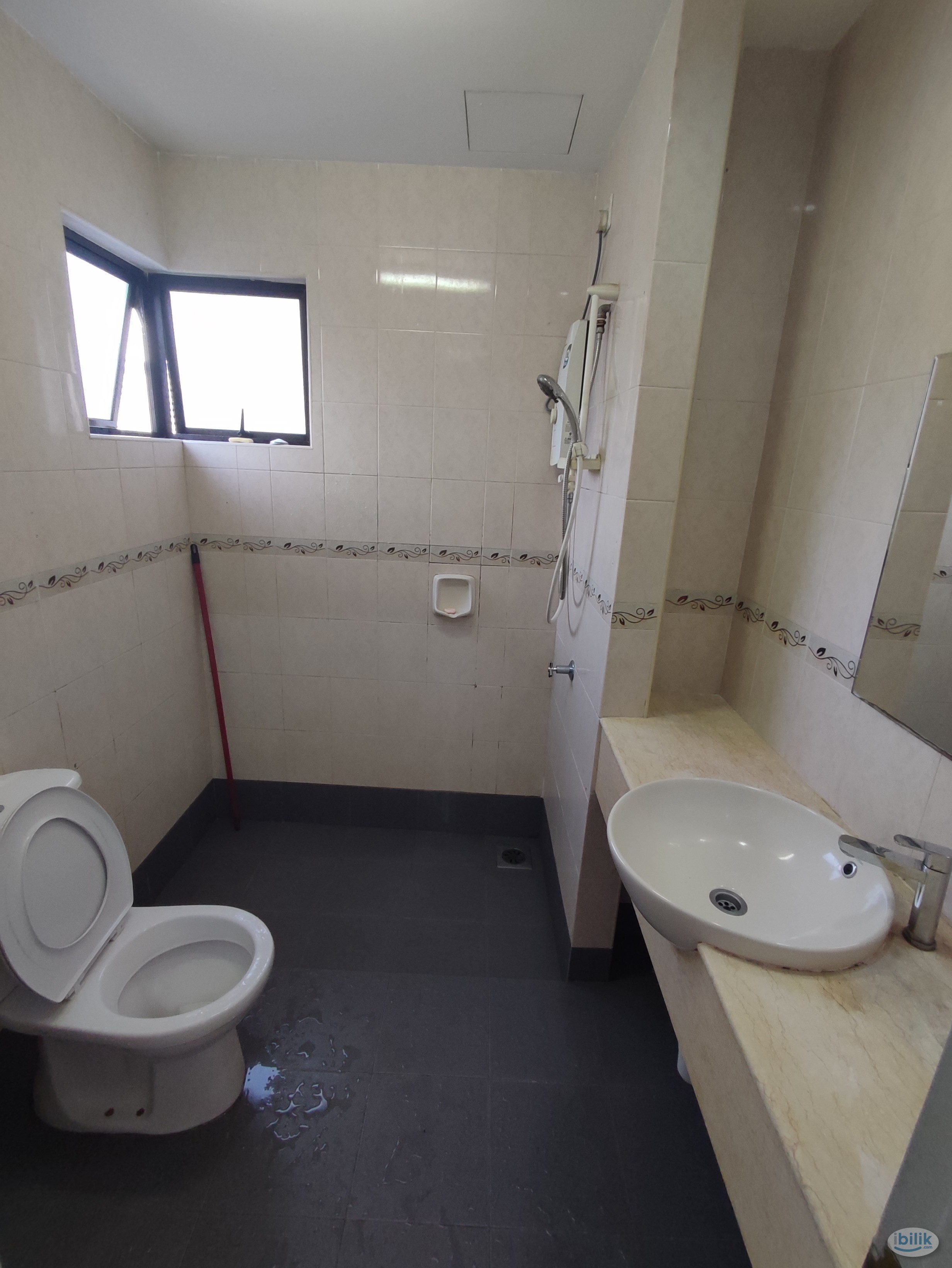Master Room at Pelangi Utama, Bandar Utama - Image 3