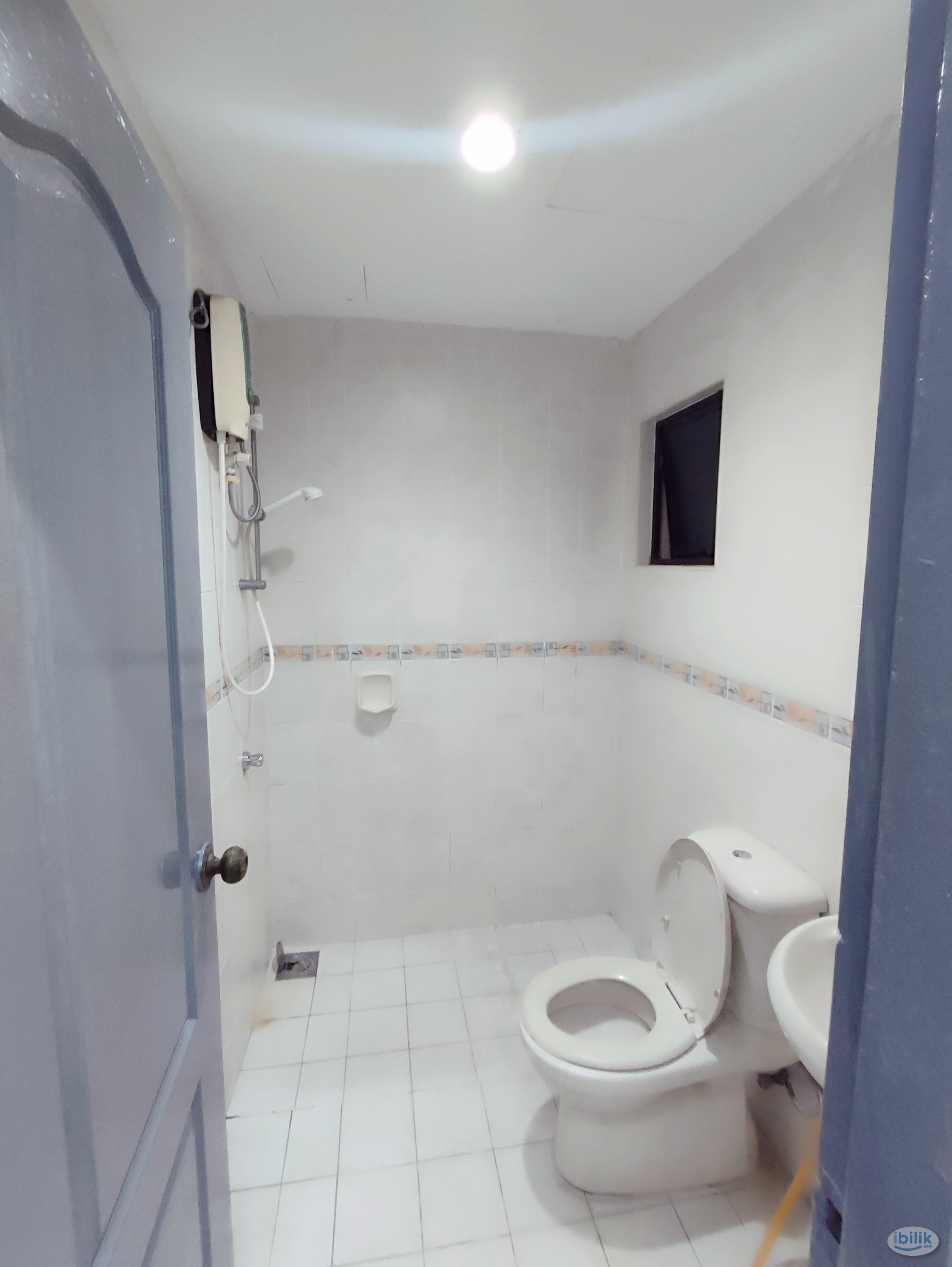 Middle Room at Pelangi Utama, Bandar Utama - Image 3