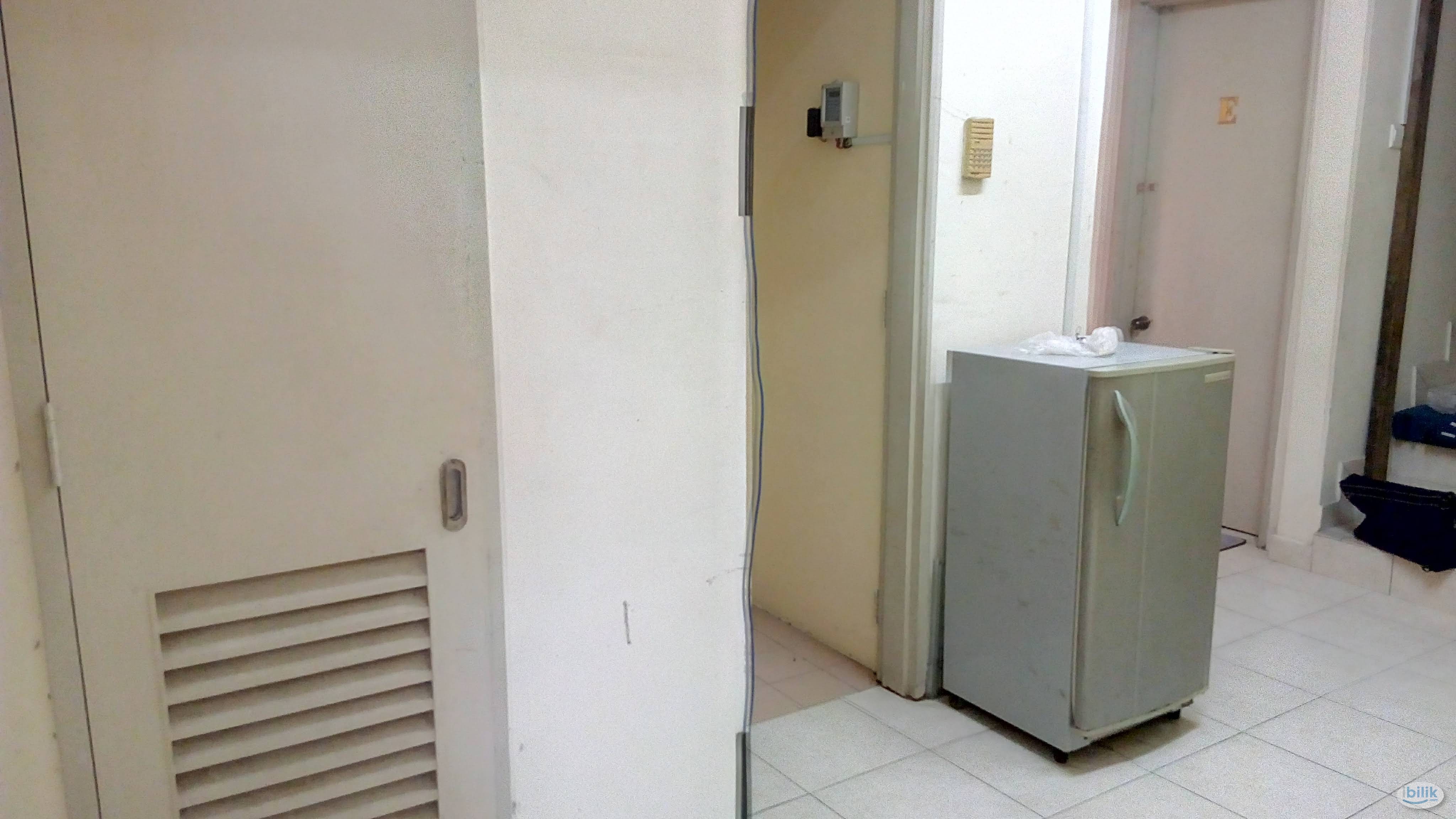 Cyberia Smarthome.  Perempuan. Furnished NONsharing Large Master Room Airconditioned. - Image 3