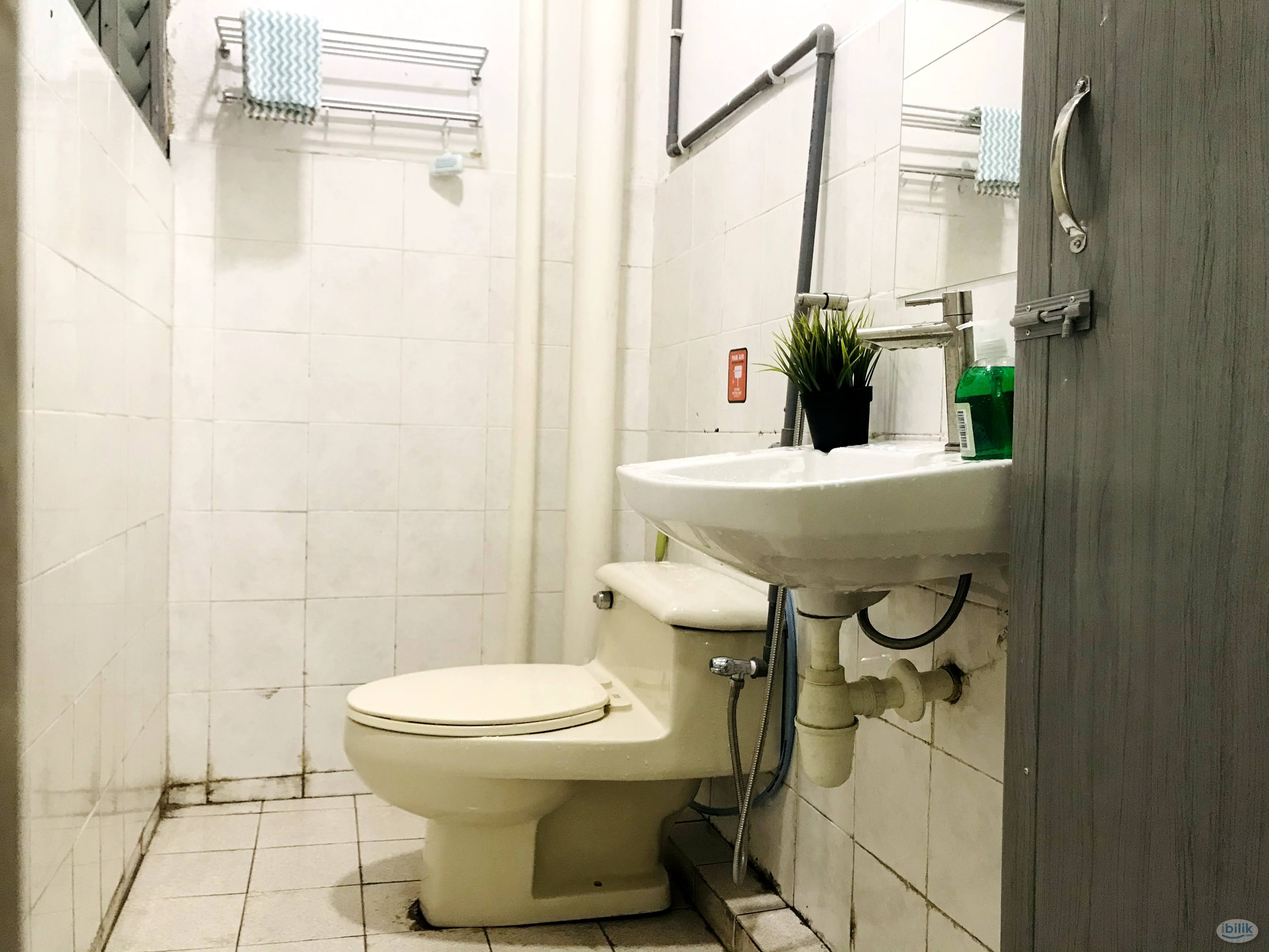 Single Room at Bandar Armada Putra, Pulau Indah - Image 3