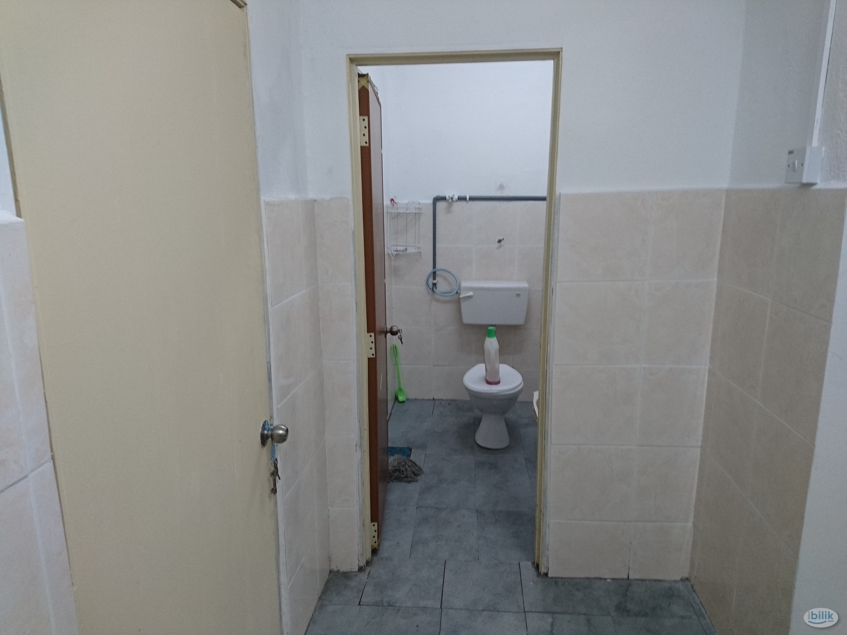 Middle Room at Bandar Tun Razak, Cheras - Image 5