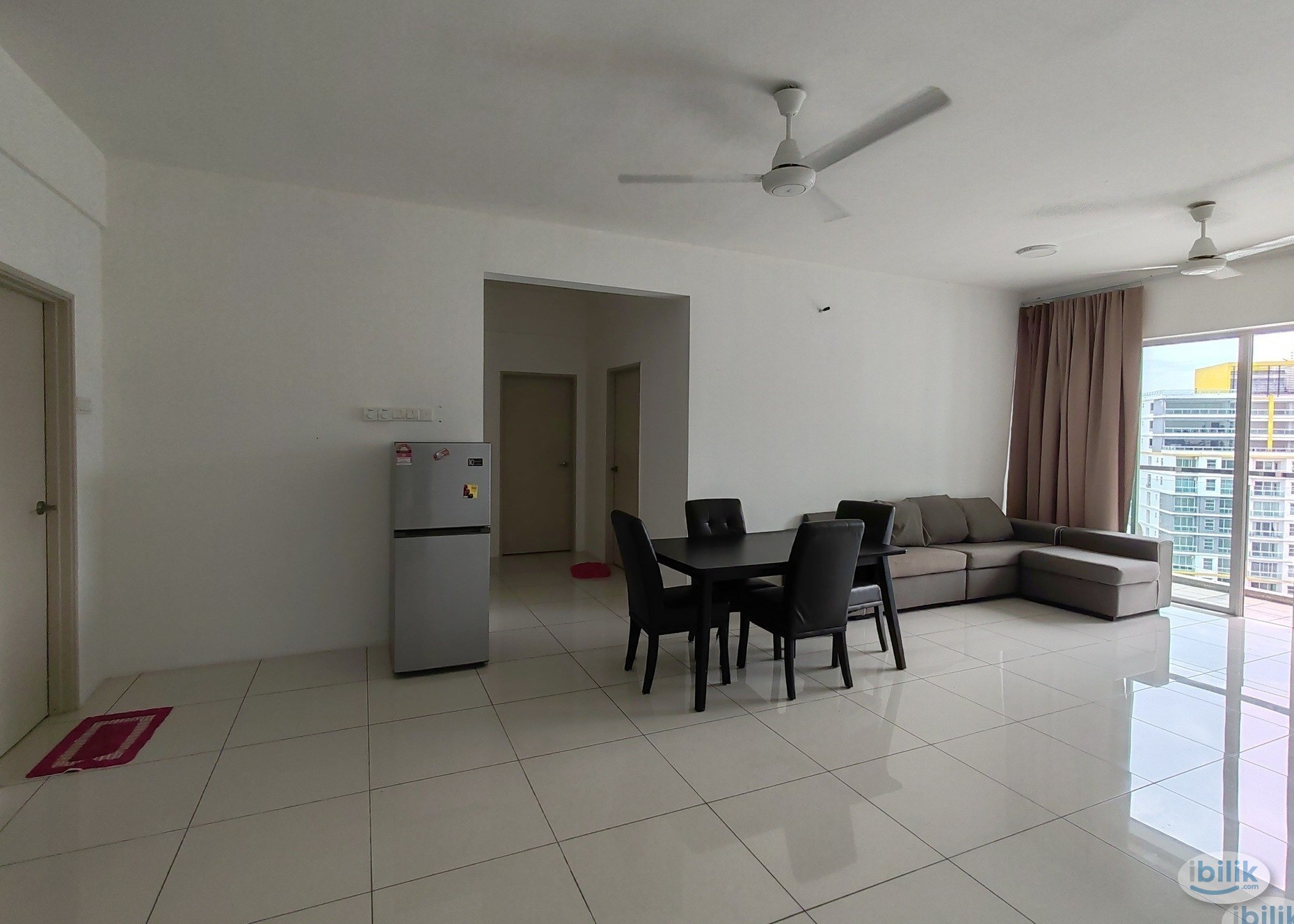 SPACIOUS ROOM WITH ATTACHED BATHROOM - Image 1