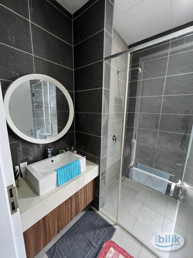 Middle Room at One South, Seri Kembangan - Image 1